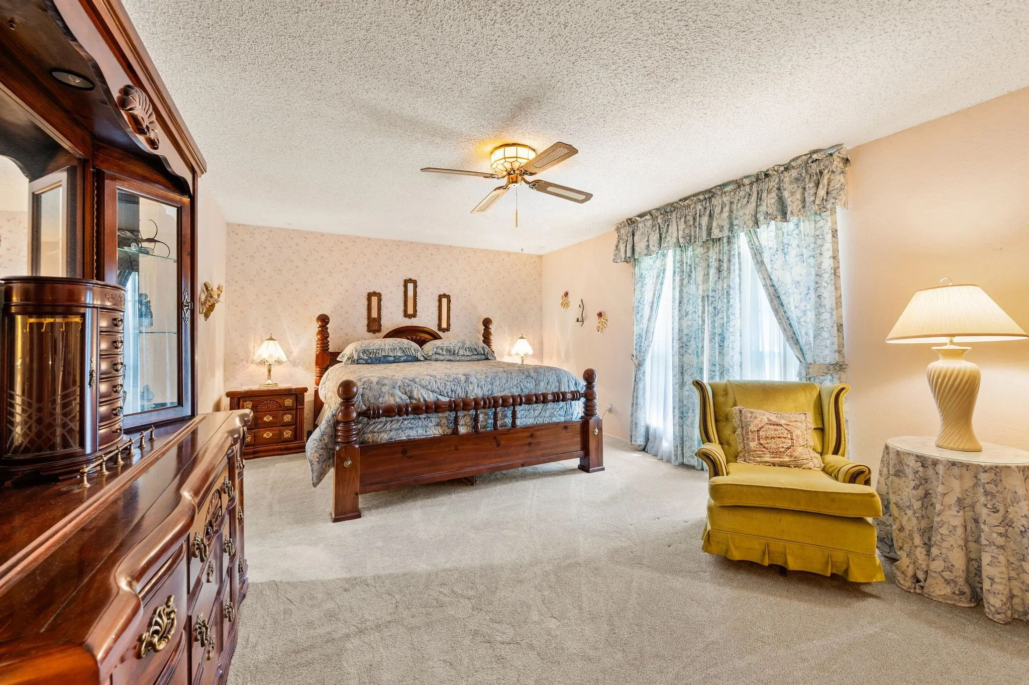 Single Family Residence For Sale in Tarrant County , 4813 Woodcreek Court, North Richland Hills, Texas 76180, 3 Bedroom, 3 Bathroom, 2 Garage spaces, 3,077 Sqft, built in 1978, mls#21383111, Real Estate Agent in North Richland Hills, Homes For Sale in Tarrant county, Homes For Sale in North Richland Hills, Realtor in North Richland Hills Texas, Real Estate Brokerage Independent Realty Texas, Luminita Cordes Realtor