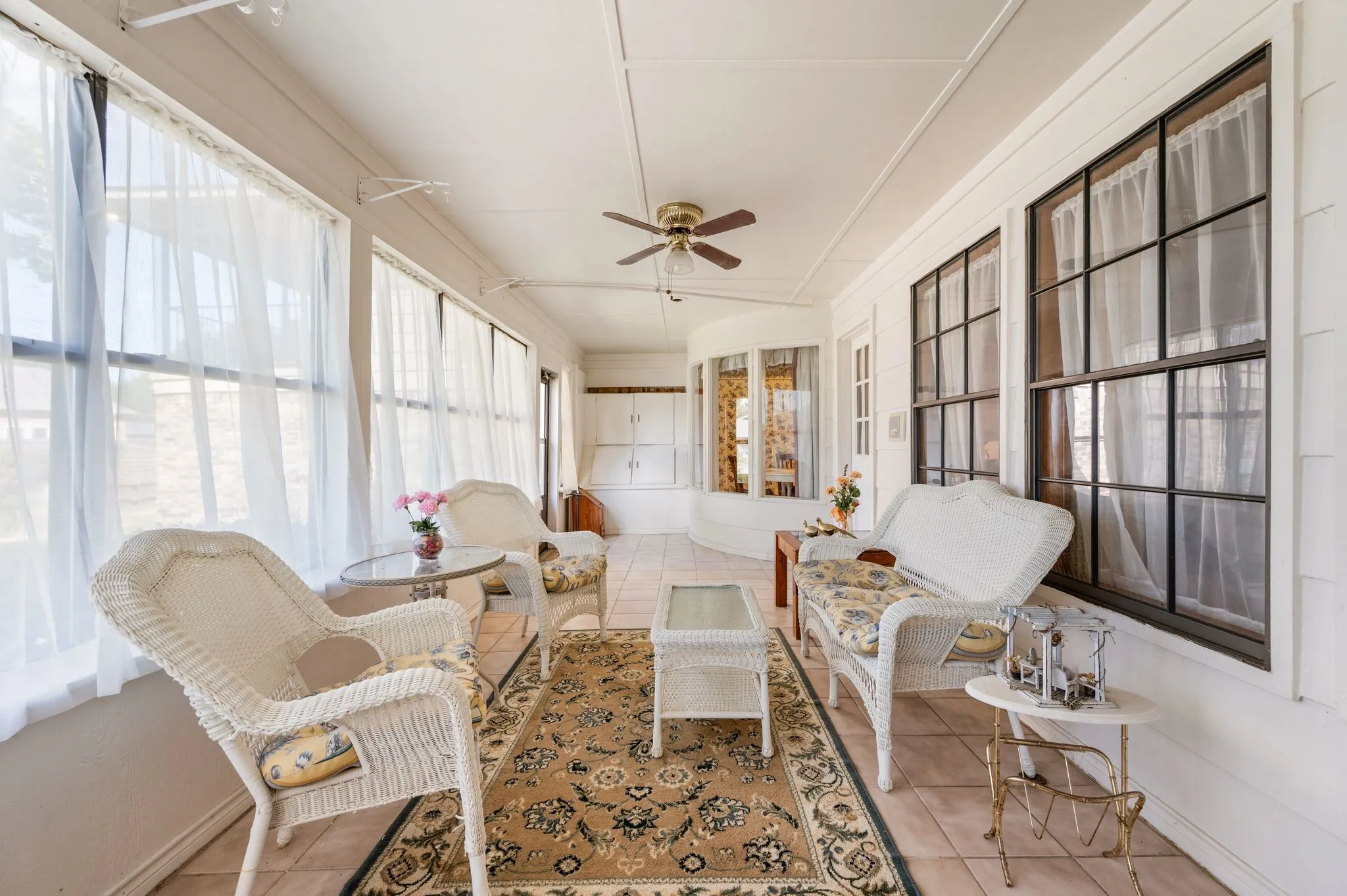 Single Family Residence For Sale in Tarrant County , 4813 Woodcreek Court, North Richland Hills, Texas 76180, 3 Bedroom, 3 Bathroom, 2 Garage spaces, 3,077 Sqft, built in 1978, mls#21383111, Real Estate Agent in North Richland Hills, Homes For Sale in Tarrant county, Homes For Sale in North Richland Hills, Realtor in North Richland Hills Texas, Real Estate Brokerage Independent Realty Texas, Luminita Cordes Realtor