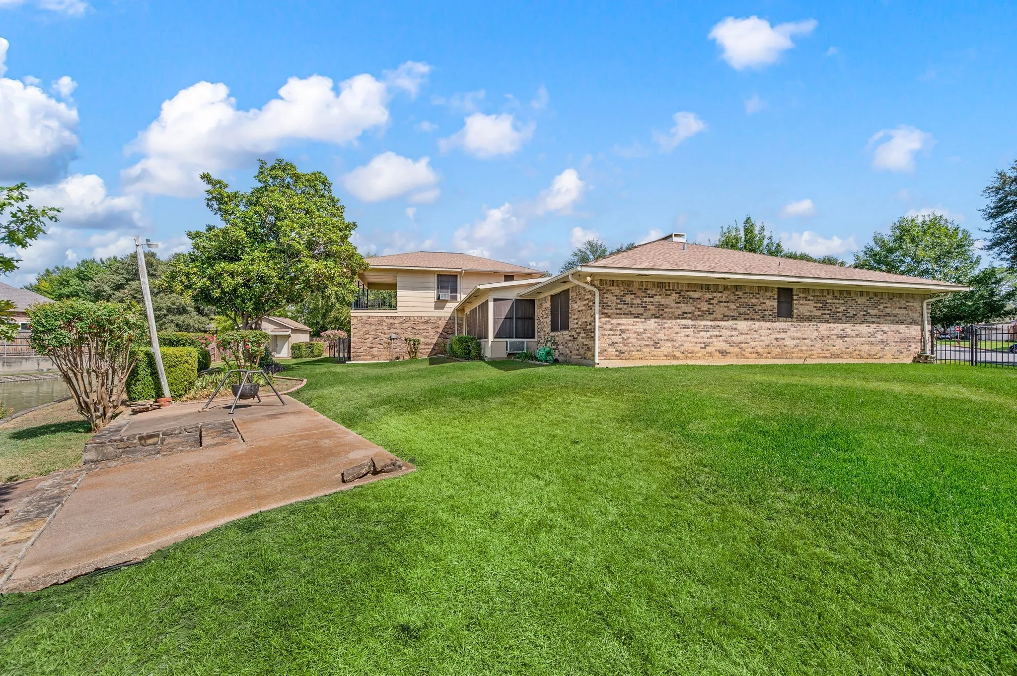 Single Family Residence For Sale in Tarrant County , 4813 Woodcreek Court, North Richland Hills, Texas 76180, 3 Bedroom, 3 Bathroom, 2 Garage spaces, 3,077 Sqft, built in 1978, mls#21383111, Real Estate Agent in North Richland Hills, Homes For Sale in Tarrant county, Homes For Sale in North Richland Hills, Realtor in North Richland Hills Texas, Real Estate Brokerage Independent Realty Texas, Luminita Cordes Realtor