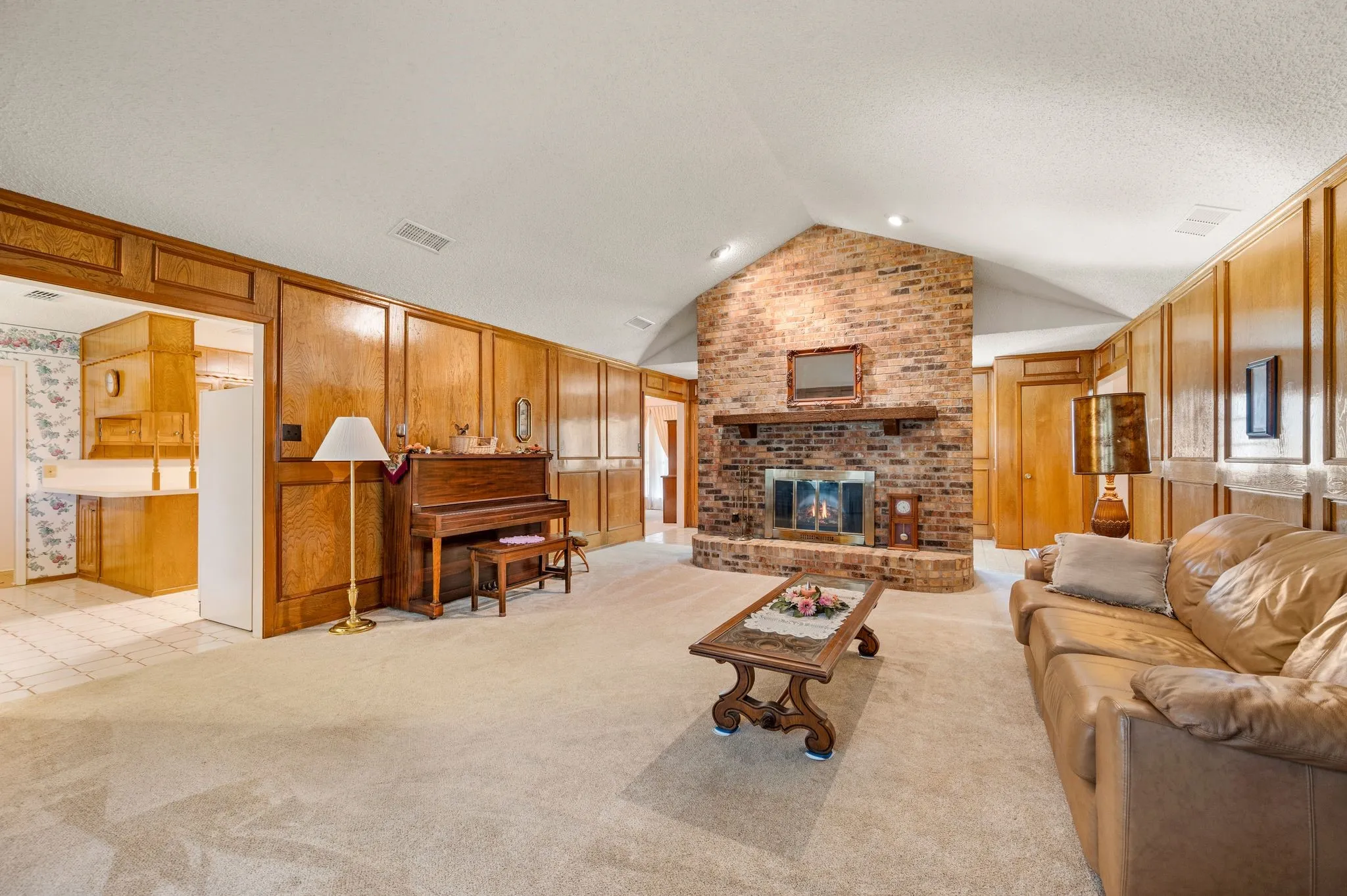 Single Family Residence For Sale in Tarrant County , 4813 Woodcreek Court, North Richland Hills, Texas 76180, 3 Bedroom, 3 Bathroom, 2 Garage spaces, 3,077 Sqft, built in 1978, mls#21383111, Real Estate Agent in North Richland Hills, Homes For Sale in Tarrant county, Homes For Sale in North Richland Hills, Realtor in North Richland Hills Texas, Real Estate Brokerage Independent Realty Texas, Luminita Cordes Realtor