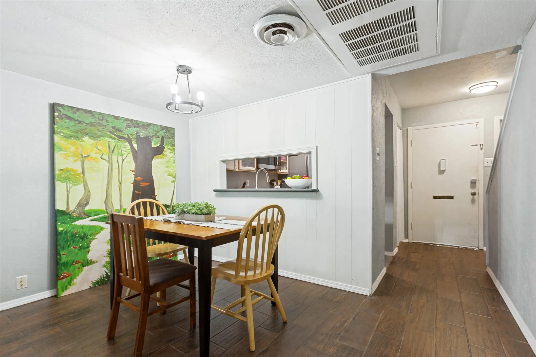 Condominium For Sale in Dallas County , 966 S Weatherred Drive, Richardson, Texas 75080, 2 Bedroom, 2 Bathroom, Garage spaces, 958 Sqft, built in 1964, mls#21383660, Real Estate Agent in Richardson, Homes For Sale in Dallas county, Homes For Sale in Richardson, Realtor in Richardson Texas, Real Estate Brokerage Independent Realty Texas, Luminita Cordes Realtor