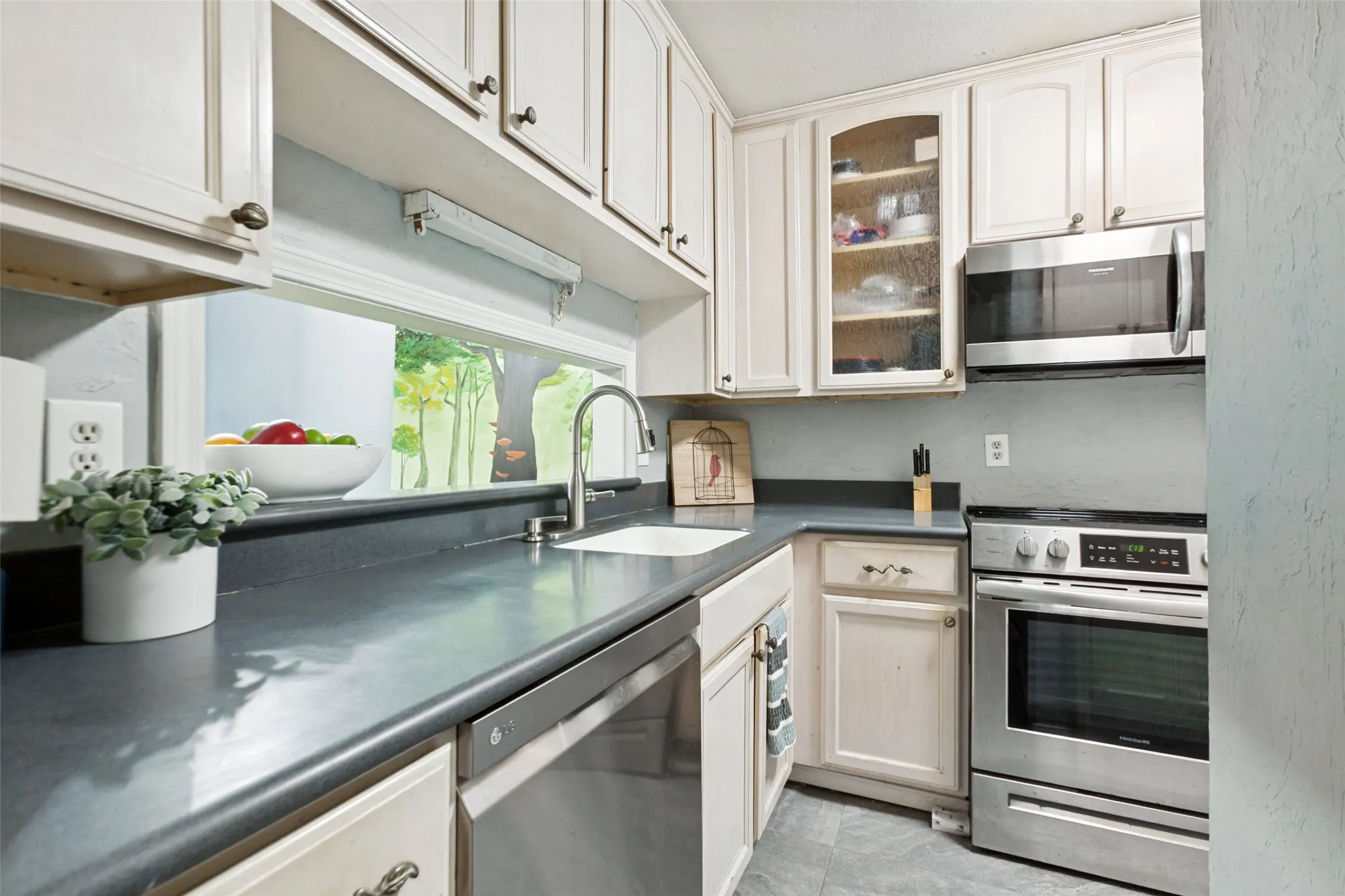 Condominium For Sale in Dallas County , 966 S Weatherred Drive, Richardson, Texas 75080, 2 Bedroom, 2 Bathroom, Garage spaces, 958 Sqft, built in 1964, mls#21383660, Real Estate Agent in Richardson, Homes For Sale in Dallas county, Homes For Sale in Richardson, Realtor in Richardson Texas, Real Estate Brokerage Independent Realty Texas, Luminita Cordes Realtor