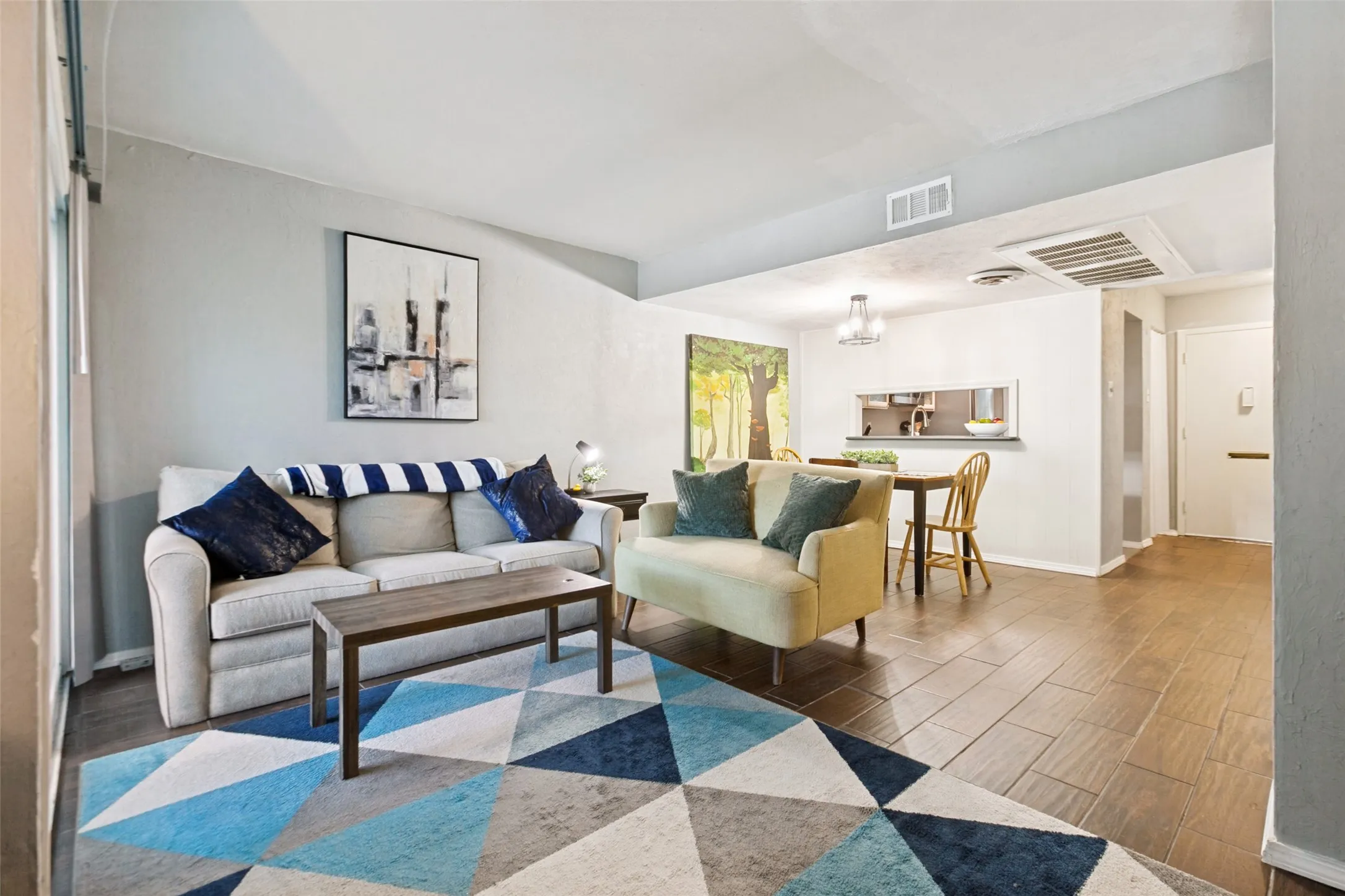 Condominium For Sale in Dallas County , 966 S Weatherred Drive, Richardson, Texas 75080, 2 Bedroom, 2 Bathroom, Garage spaces, 958 Sqft, built in 1964, mls#21383660, Real Estate Agent in Richardson, Homes For Sale in Dallas county, Homes For Sale in Richardson, Realtor in Richardson Texas, Real Estate Brokerage Independent Realty Texas, Luminita Cordes Realtor