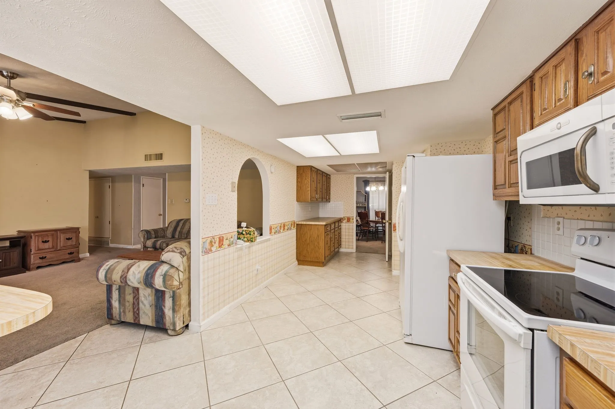 Single Family Residence For Sale in Denton County , 5044 Stanley Drive, The Colony, Texas 75056, 3 Bedroom, 2 Bathroom, 2 Garage spaces, 1,934 Sqft, built in 1977, mls#21384517, Real Estate Agent in The Colony, Homes For Sale in Denton county, Homes For Sale in The Colony, Realtor in The Colony Texas, Real Estate Brokerage Independent Realty Texas, Luminita Cordes Realtor
