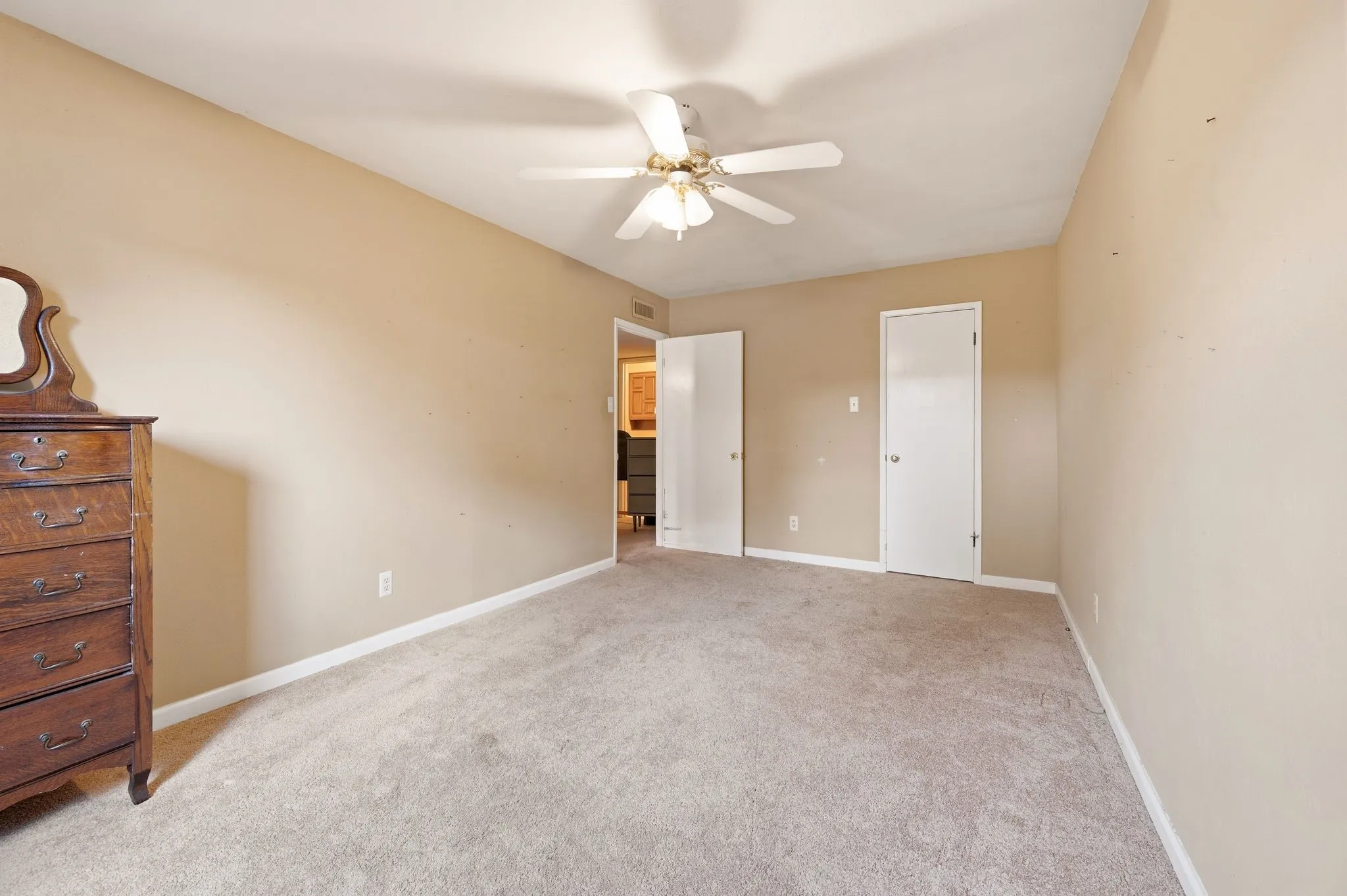 Single Family Residence For Sale in Denton County , 5044 Stanley Drive, The Colony, Texas 75056, 3 Bedroom, 2 Bathroom, 2 Garage spaces, 1,934 Sqft, built in 1977, mls#21384517, Real Estate Agent in The Colony, Homes For Sale in Denton county, Homes For Sale in The Colony, Realtor in The Colony Texas, Real Estate Brokerage Independent Realty Texas, Luminita Cordes Realtor