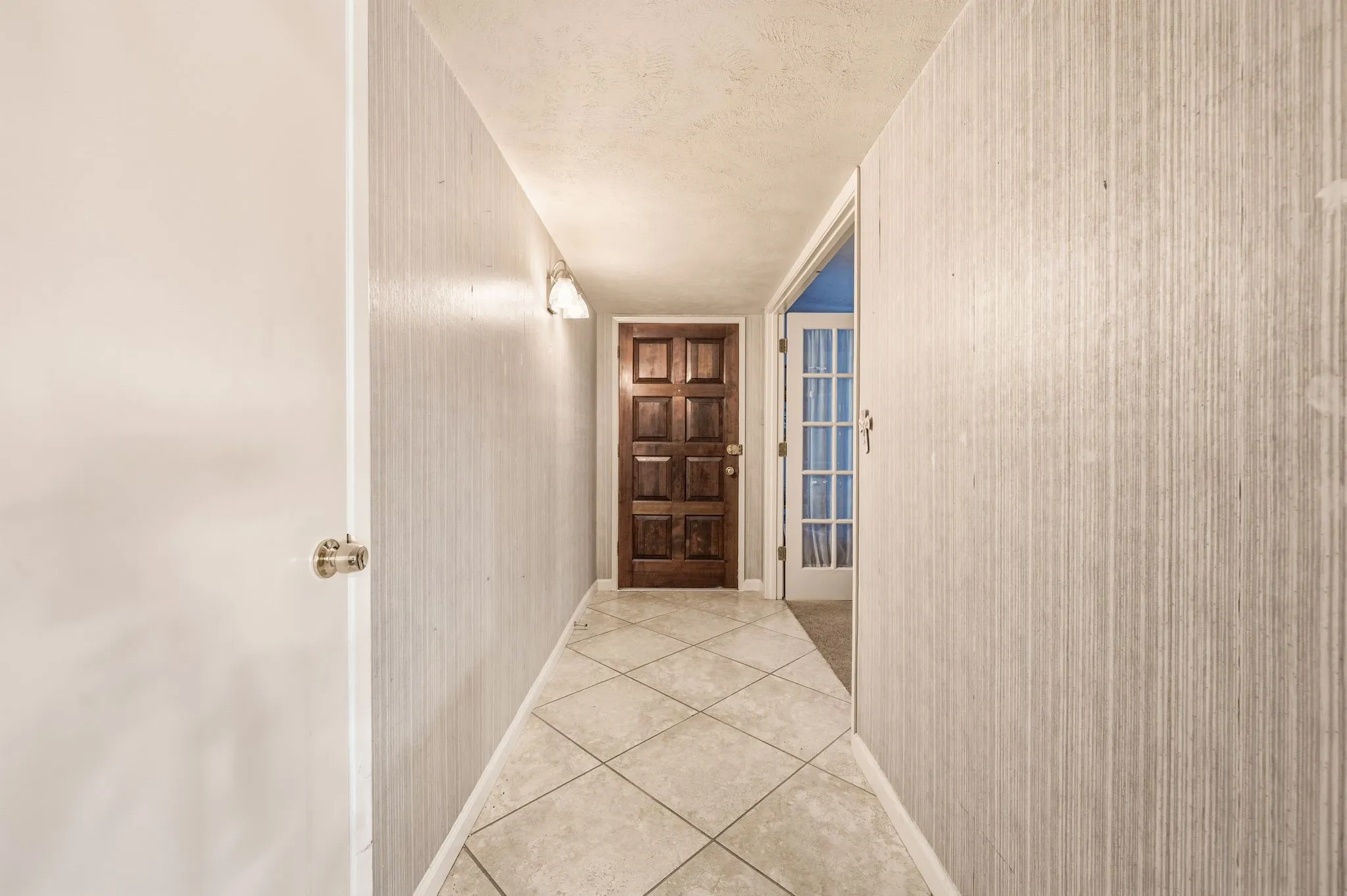 Single Family Residence For Sale in Denton County , 5044 Stanley Drive, The Colony, Texas 75056, 3 Bedroom, 2 Bathroom, 2 Garage spaces, 1,934 Sqft, built in 1977, mls#21384517, Real Estate Agent in The Colony, Homes For Sale in Denton county, Homes For Sale in The Colony, Realtor in The Colony Texas, Real Estate Brokerage Independent Realty Texas, Luminita Cordes Realtor