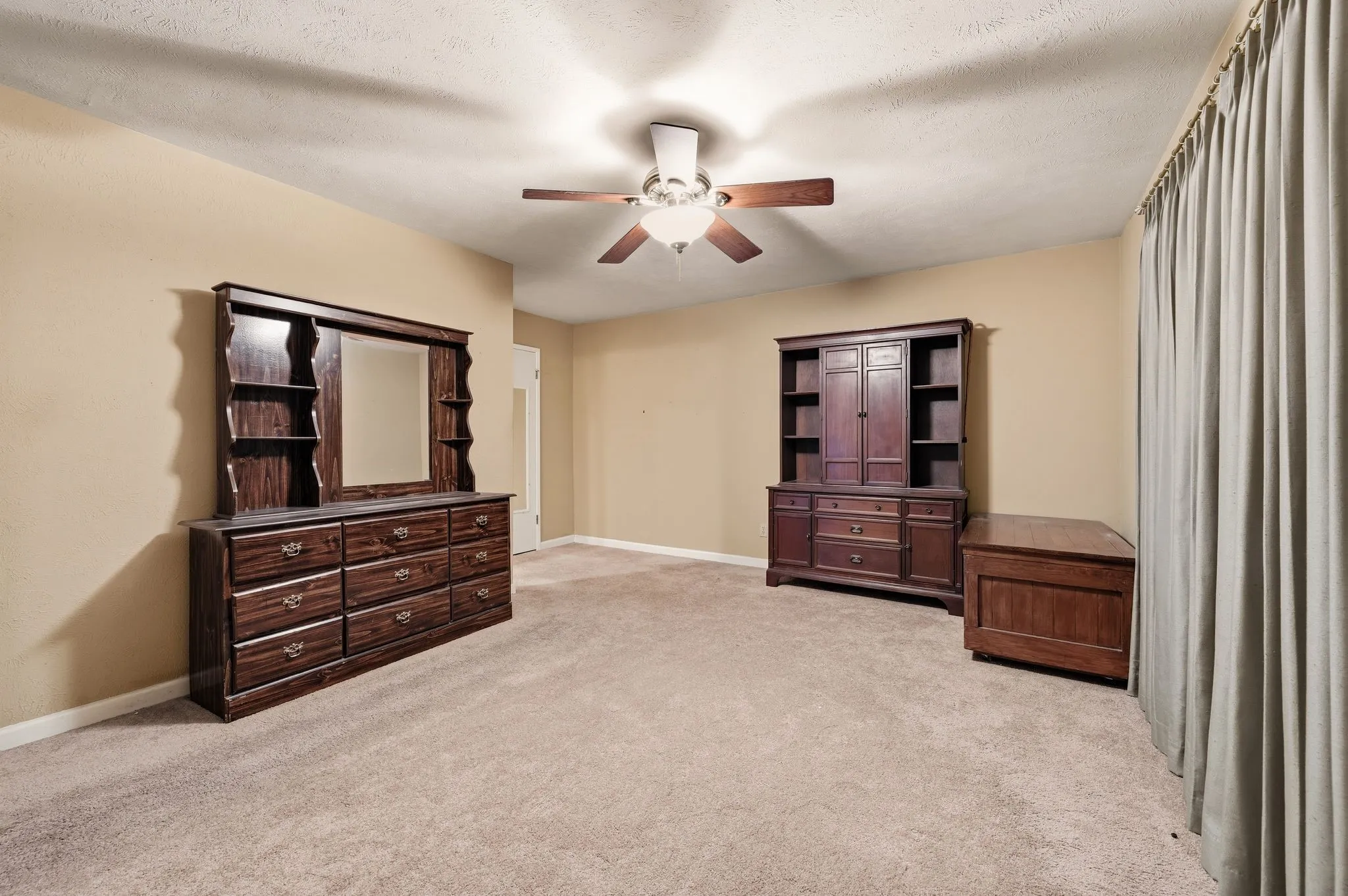 Single Family Residence For Sale in Denton County , 5044 Stanley Drive, The Colony, Texas 75056, 3 Bedroom, 2 Bathroom, 2 Garage spaces, 1,934 Sqft, built in 1977, mls#21384517, Real Estate Agent in The Colony, Homes For Sale in Denton county, Homes For Sale in The Colony, Realtor in The Colony Texas, Real Estate Brokerage Independent Realty Texas, Luminita Cordes Realtor
