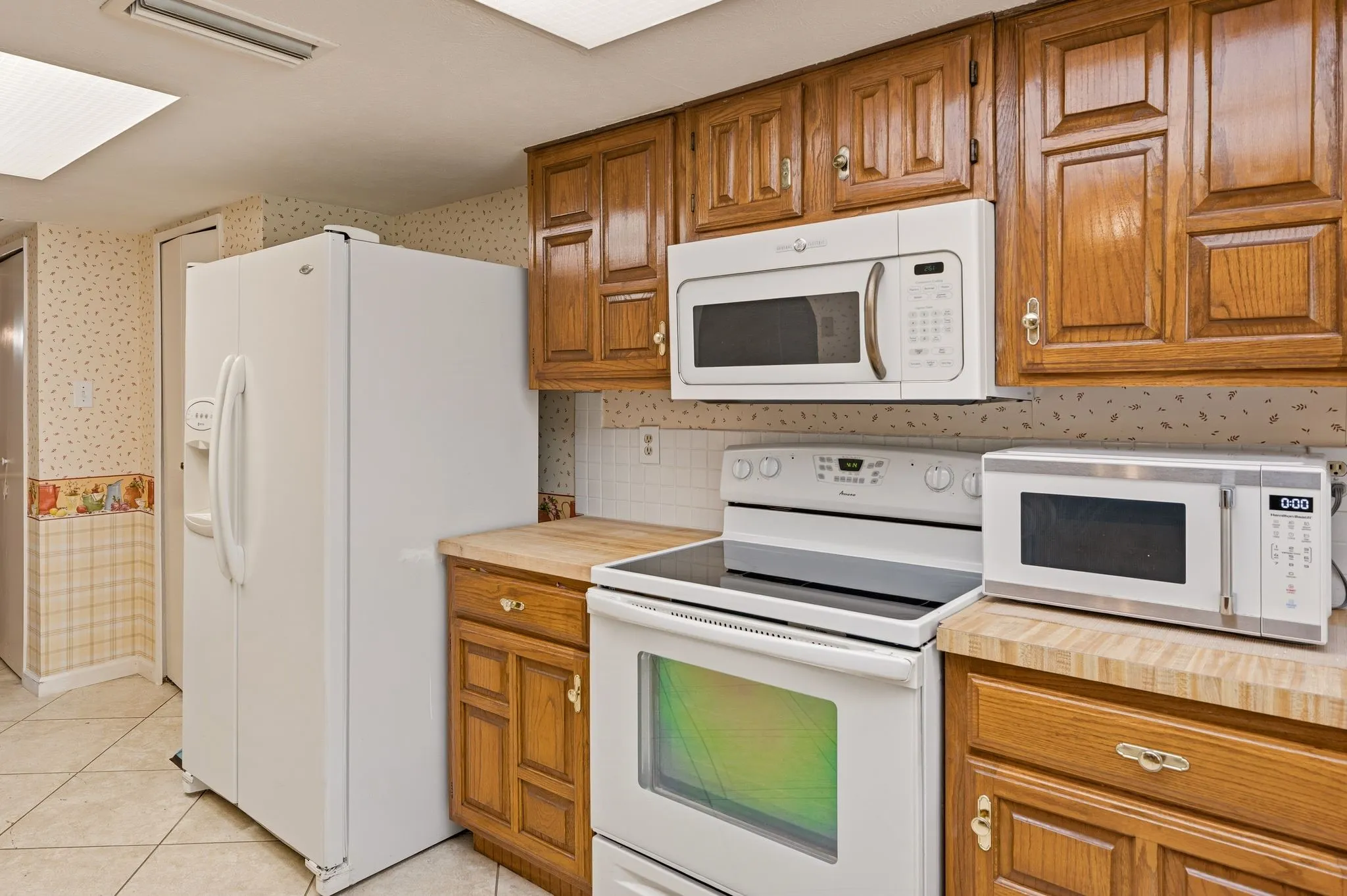 Single Family Residence For Sale in Denton County , 5044 Stanley Drive, The Colony, Texas 75056, 3 Bedroom, 2 Bathroom, 2 Garage spaces, 1,934 Sqft, built in 1977, mls#21384517, Real Estate Agent in The Colony, Homes For Sale in Denton county, Homes For Sale in The Colony, Realtor in The Colony Texas, Real Estate Brokerage Independent Realty Texas, Luminita Cordes Realtor