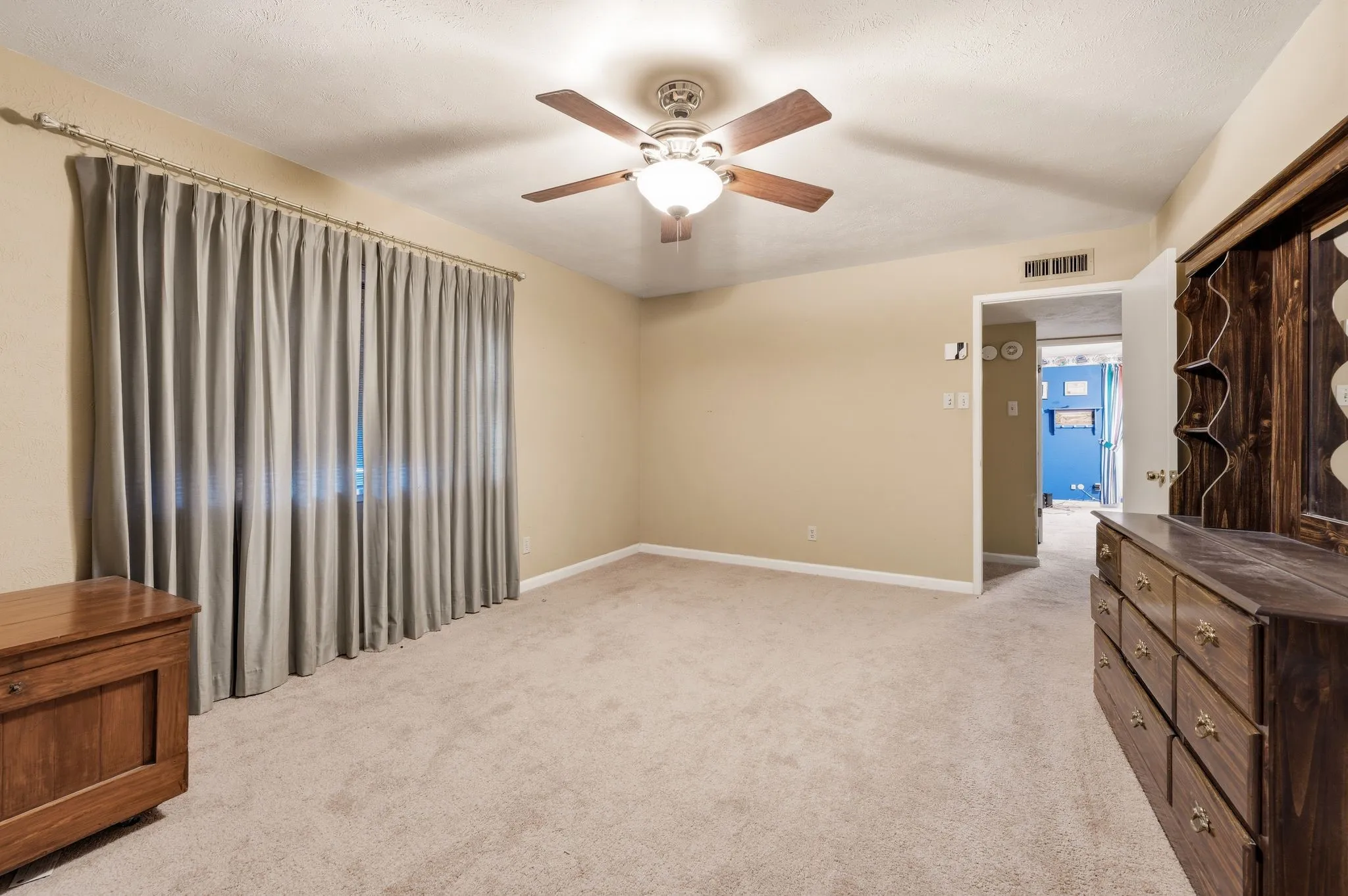 Single Family Residence For Sale in Denton County , 5044 Stanley Drive, The Colony, Texas 75056, 3 Bedroom, 2 Bathroom, 2 Garage spaces, 1,934 Sqft, built in 1977, mls#21384517, Real Estate Agent in The Colony, Homes For Sale in Denton county, Homes For Sale in The Colony, Realtor in The Colony Texas, Real Estate Brokerage Independent Realty Texas, Luminita Cordes Realtor