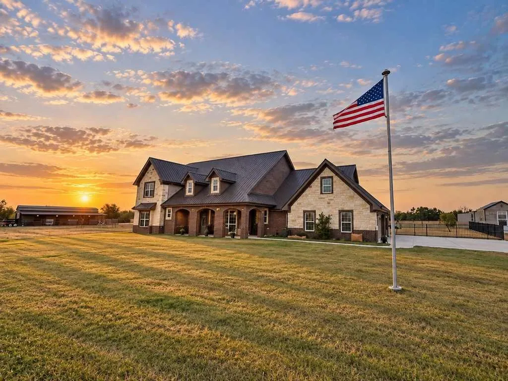 Custom country home on 18.51± acres at 417 County Road 60 near Gatesville.