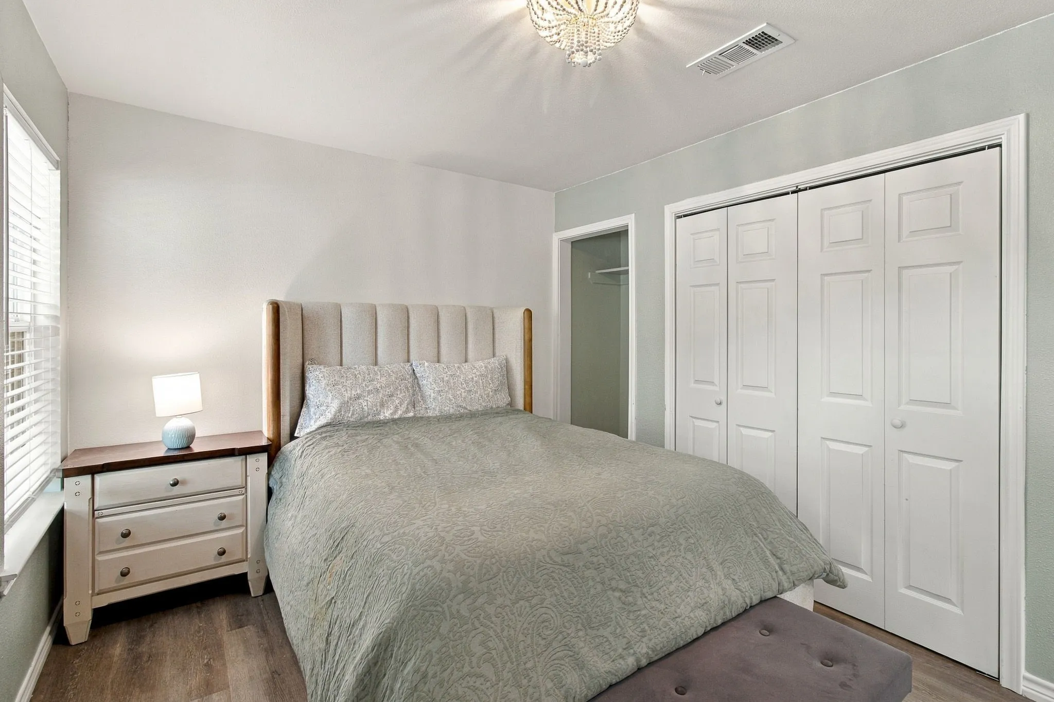 Single Family Residence For Sale in Tarrant County , 801 Connally Terrace, Arlington, Texas 76010, 3 Bedroom, 2 Bathroom, Garage spaces, 1,388 Sqft, built in 1953, mls#21384647, Real Estate Agent in Arlington, Homes For Sale in Tarrant county, Homes For Sale in Arlington, Realtor in Arlington Texas, Real Estate Brokerage Independent Realty Texas, Luminita Cordes Realtor