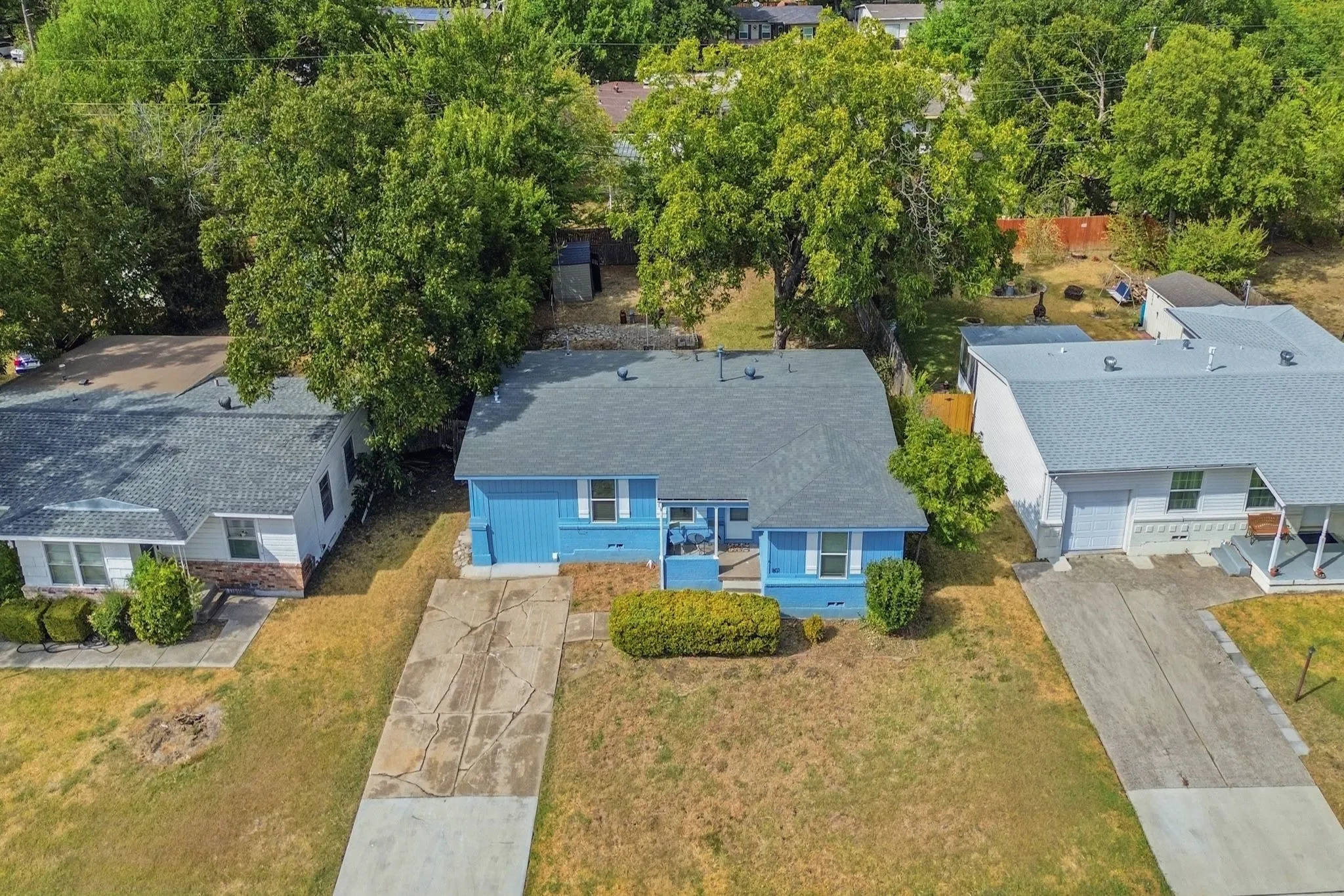 Single Family Residence For Sale in Tarrant County , 801 Connally Terrace, Arlington, Texas 76010, 3 Bedroom, 2 Bathroom, Garage spaces, 1,388 Sqft, built in 1953, mls#21384647, Real Estate Agent in Arlington, Homes For Sale in Tarrant county, Homes For Sale in Arlington, Realtor in Arlington Texas, Real Estate Brokerage Independent Realty Texas, Luminita Cordes Realtor