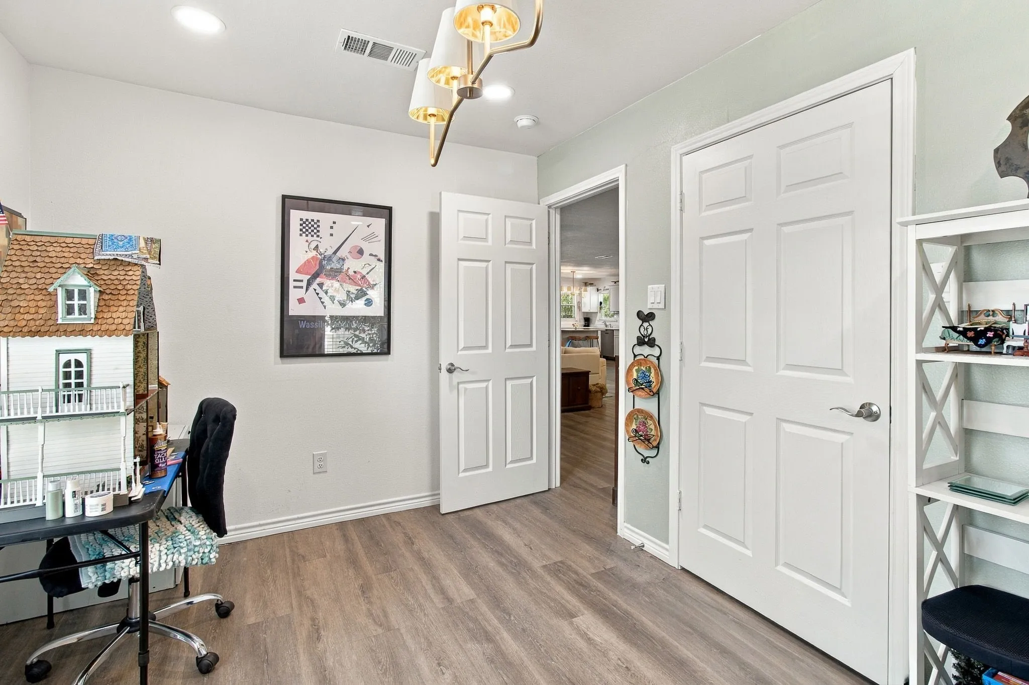 Single Family Residence For Sale in Tarrant County , 801 Connally Terrace, Arlington, Texas 76010, 3 Bedroom, 2 Bathroom, Garage spaces, 1,388 Sqft, built in 1953, mls#21384647, Real Estate Agent in Arlington, Homes For Sale in Tarrant county, Homes For Sale in Arlington, Realtor in Arlington Texas, Real Estate Brokerage Independent Realty Texas, Luminita Cordes Realtor
