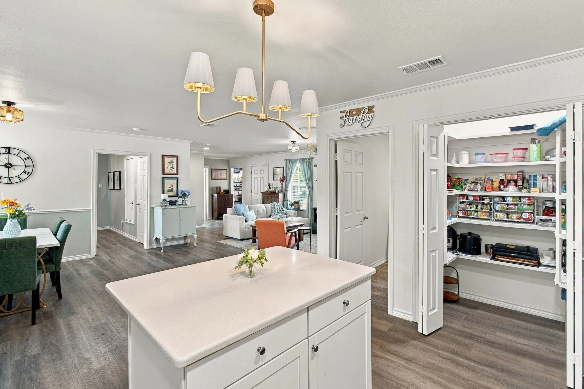Single Family Residence For Sale in Tarrant County , 801 Connally Terrace, Arlington, Texas 76010, 3 Bedroom, 2 Bathroom, Garage spaces, 1,388 Sqft, built in 1953, mls#21384647, Real Estate Agent in Arlington, Homes For Sale in Tarrant county, Homes For Sale in Arlington, Realtor in Arlington Texas, Real Estate Brokerage Independent Realty Texas, Luminita Cordes Realtor