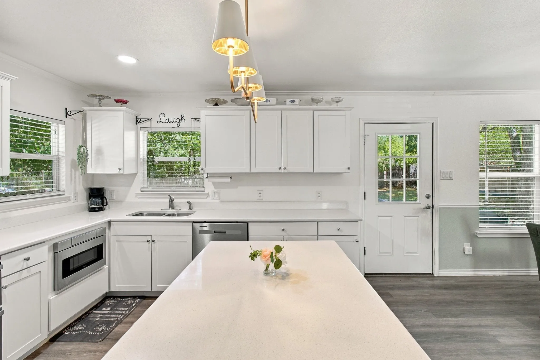 Single Family Residence For Sale in Tarrant County , 801 Connally Terrace, Arlington, Texas 76010, 3 Bedroom, 2 Bathroom, Garage spaces, 1,388 Sqft, built in 1953, mls#21384647, Real Estate Agent in Arlington, Homes For Sale in Tarrant county, Homes For Sale in Arlington, Realtor in Arlington Texas, Real Estate Brokerage Independent Realty Texas, Luminita Cordes Realtor