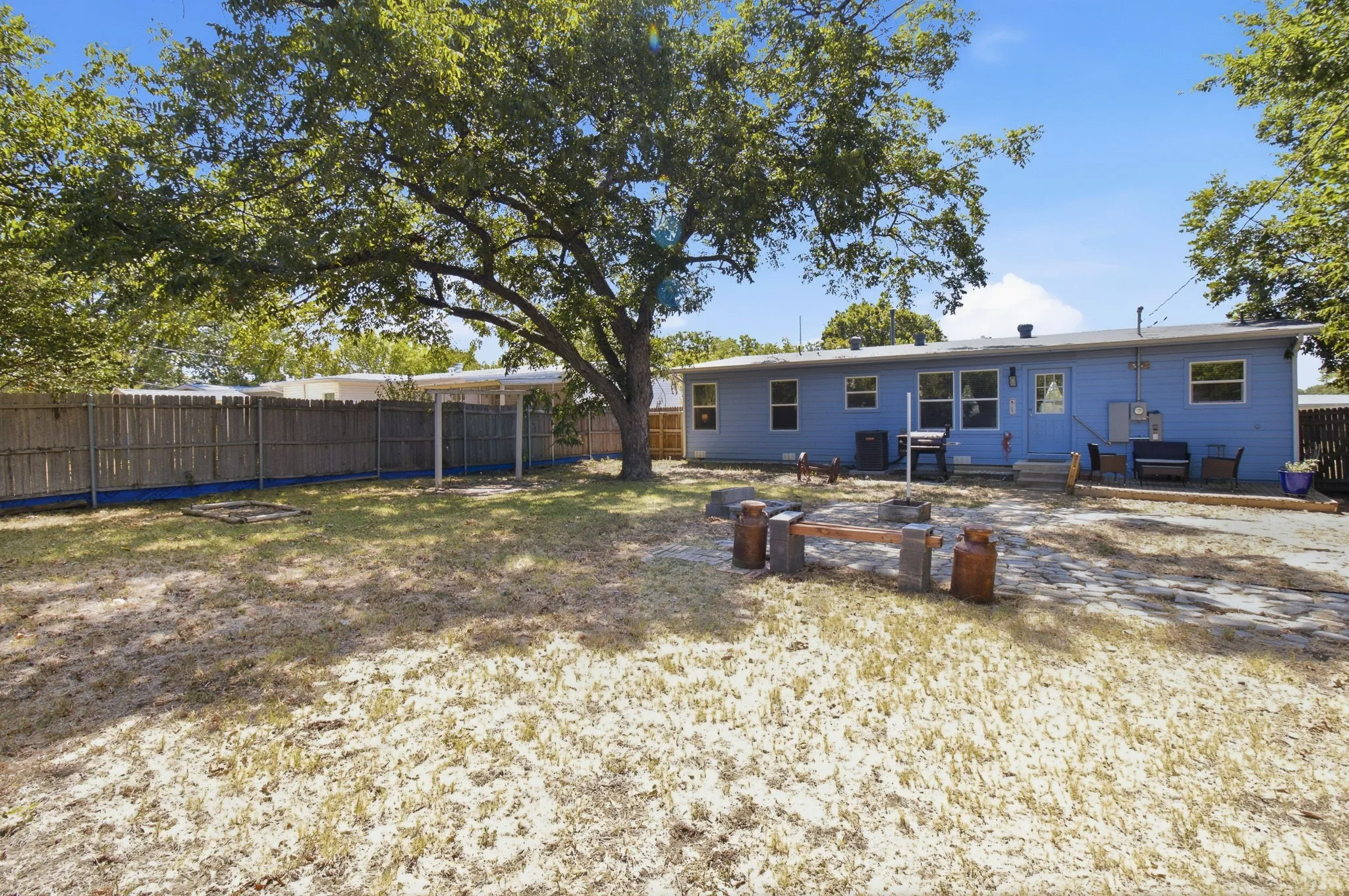 Single Family Residence For Sale in Tarrant County , 801 Connally Terrace, Arlington, Texas 76010, 3 Bedroom, 2 Bathroom, Garage spaces, 1,388 Sqft, built in 1953, mls#21384647, Real Estate Agent in Arlington, Homes For Sale in Tarrant county, Homes For Sale in Arlington, Realtor in Arlington Texas, Real Estate Brokerage Independent Realty Texas, Luminita Cordes Realtor
