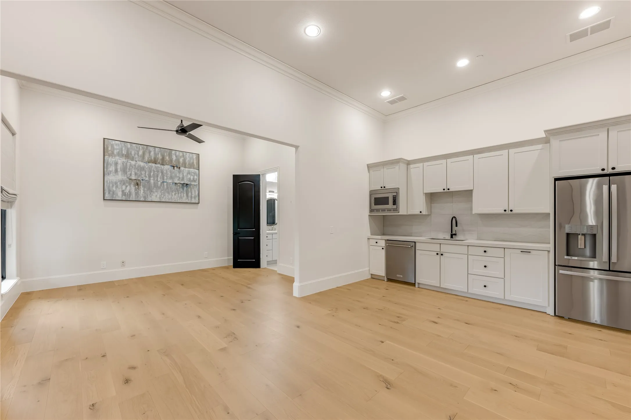 Detached Quarters with separate living and bedroom / bathroom.