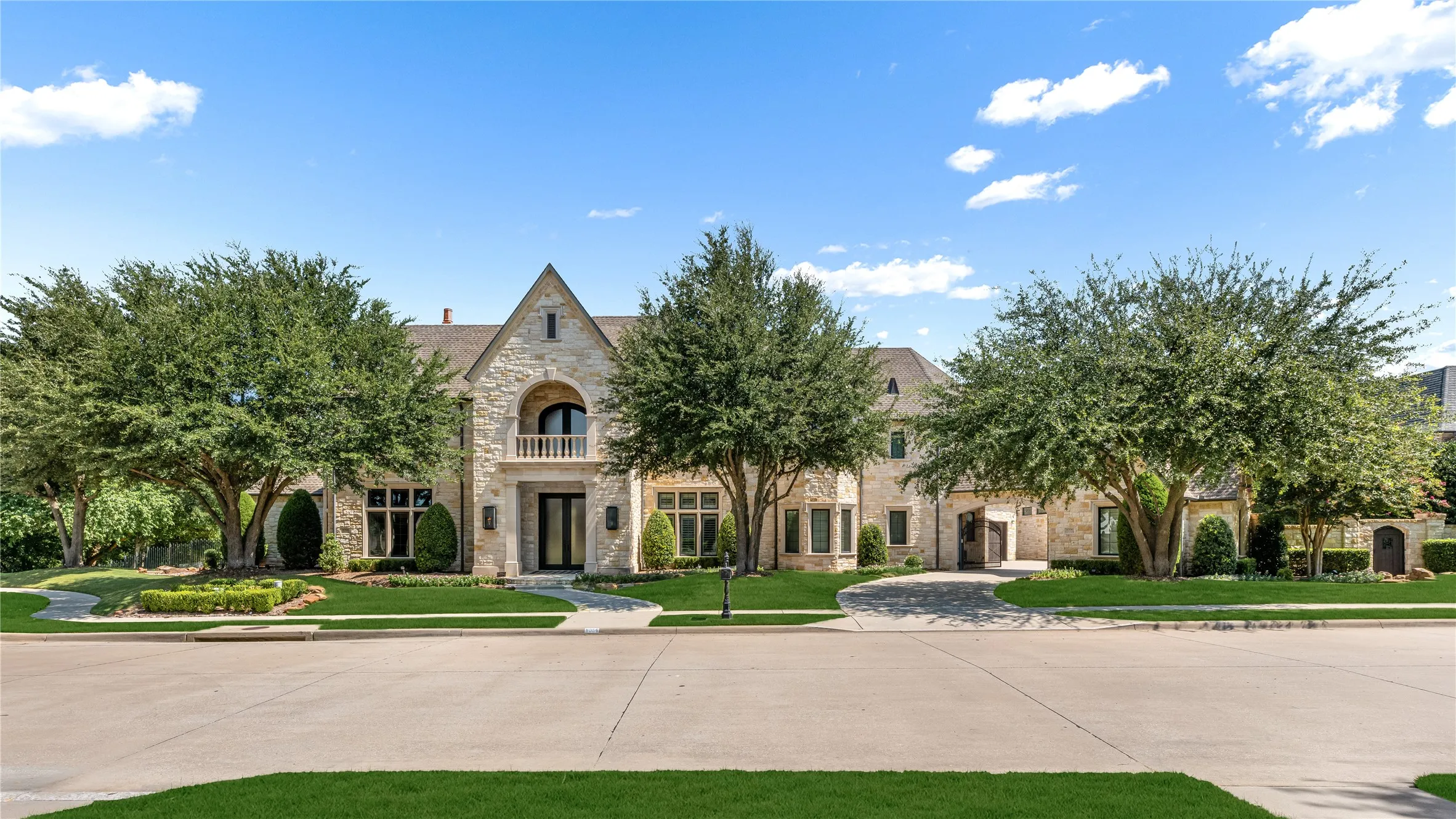 Single Family Residence For Sale in Collin County , 8096 Vistaview Place, Frisco, Texas 75034, 5 Bedroom, 7 Bathroom, 4 Garage spaces, 9,969 Sqft, built in 2011, mls#21383163, Real Estate Agent in Frisco, Homes For Sale in Collin county, Homes For Sale in Frisco, Realtor in Frisco Texas, Real Estate Brokerage Independent Realty Texas, Luminita Cordes Realtor