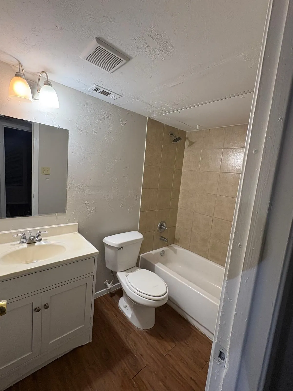 Apartment For Rent in Tarrant County , 108 E Cedar Street, Arlington, Texas 76011, 2 Bedroom, 1 Bathroom, Garage spaces, 700 Sqft, built in 1979, mls#21384761, Real Estate Agent in Arlington, Homes For Rent in Tarrant county, Homes For Rent in Arlington, Realtor in Arlington Texas, Real Estate Brokerage Independent Realty Texas, Luminita Cordes Realtor