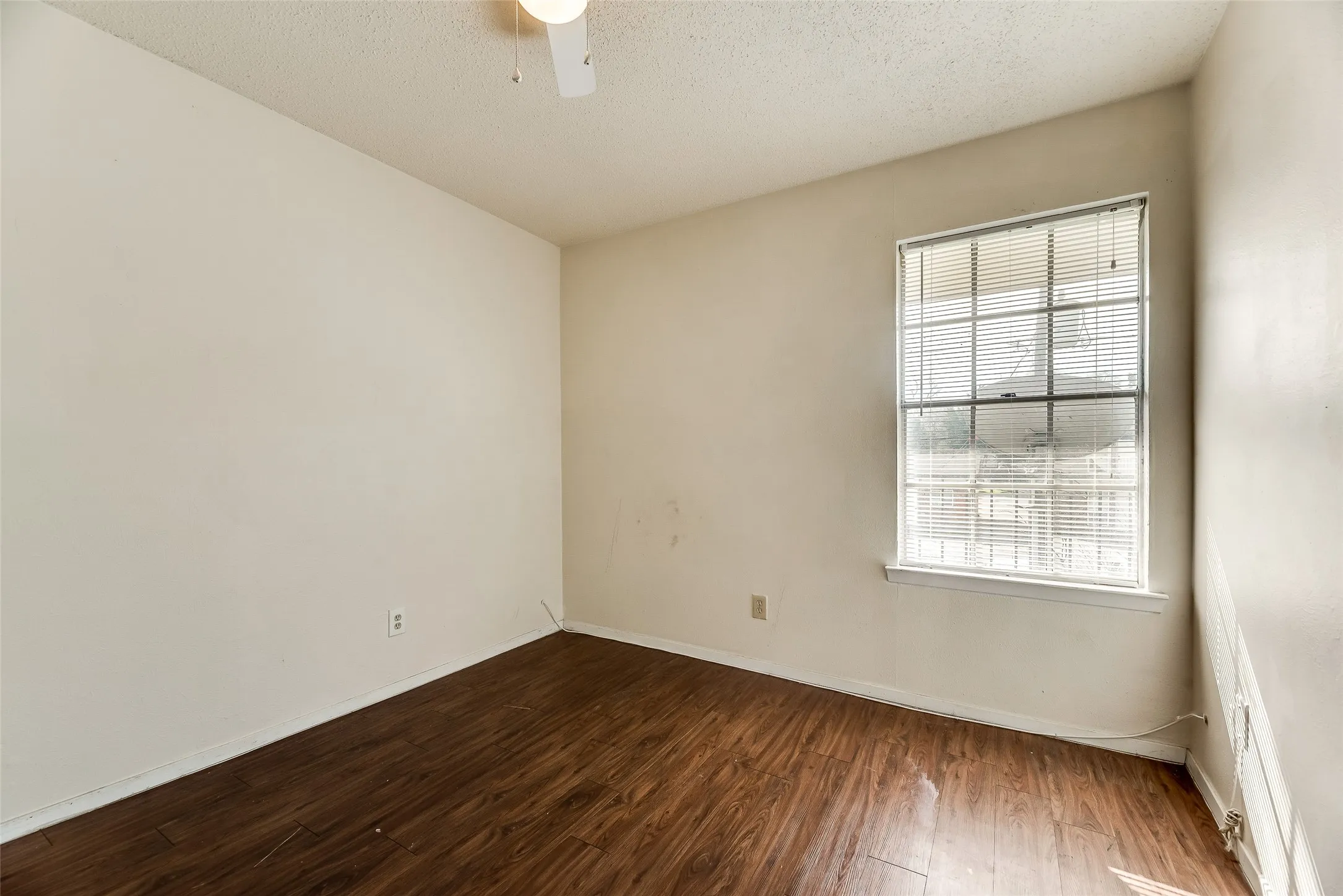 Apartment For Rent in Tarrant County , 108 E Cedar Street, Arlington, Texas 76011, 2 Bedroom, 1 Bathroom, Garage spaces, 700 Sqft, built in 1979, mls#21384761, Real Estate Agent in Arlington, Homes For Rent in Tarrant county, Homes For Rent in Arlington, Realtor in Arlington Texas, Real Estate Brokerage Independent Realty Texas, Luminita Cordes Realtor