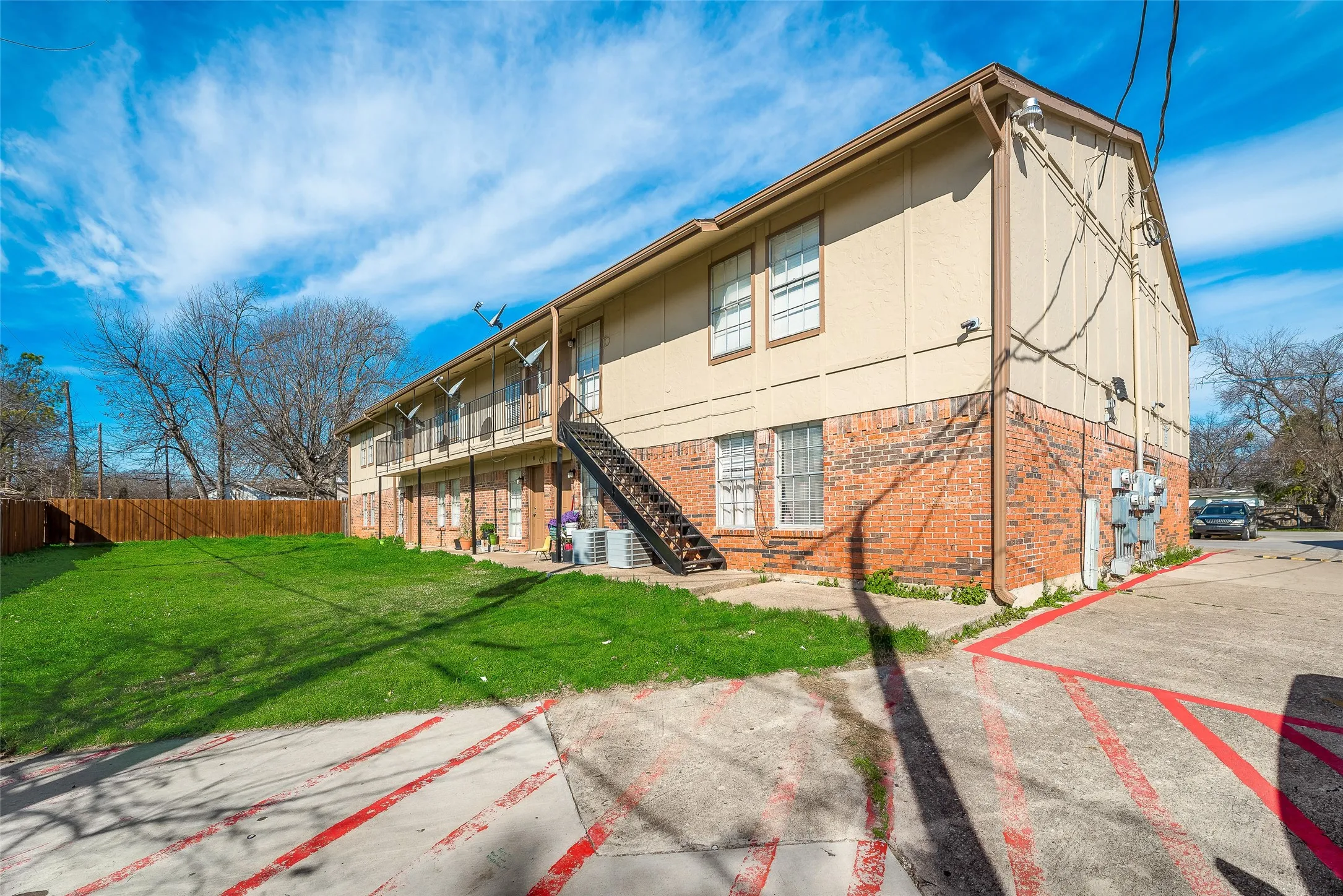Apartment For Rent in Tarrant County , 108 E Cedar Street, Arlington, Texas 76011, 2 Bedroom, 1 Bathroom, Garage spaces, 700 Sqft, built in 1979, mls#21384761, Real Estate Agent in Arlington, Homes For Rent in Tarrant county, Homes For Rent in Arlington, Realtor in Arlington Texas, Real Estate Brokerage Independent Realty Texas, Luminita Cordes Realtor