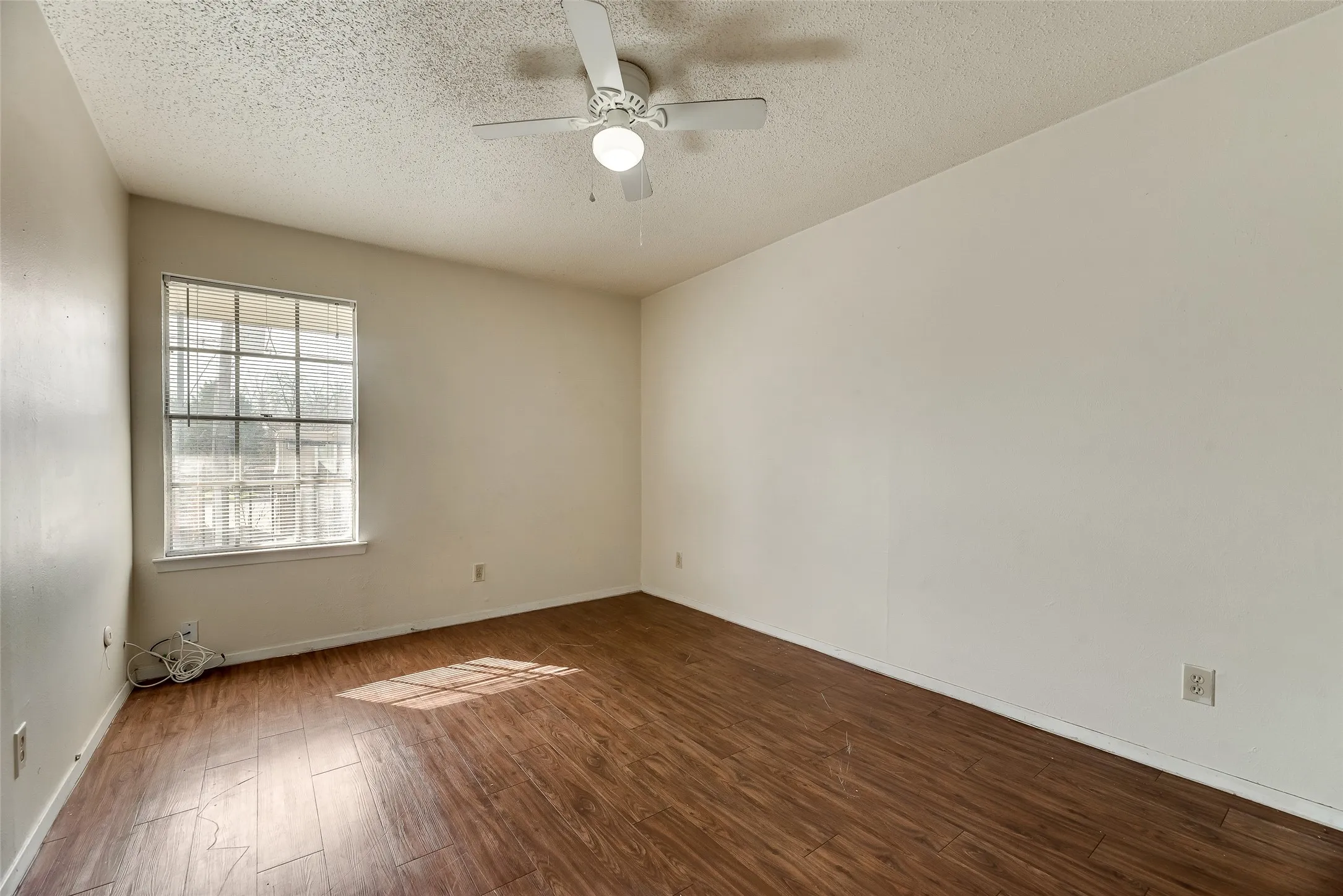 Apartment For Rent in Tarrant County , 108 E Cedar Street, Arlington, Texas 76011, 2 Bedroom, 1 Bathroom, Garage spaces, 700 Sqft, built in 1979, mls#21384761, Real Estate Agent in Arlington, Homes For Rent in Tarrant county, Homes For Rent in Arlington, Realtor in Arlington Texas, Real Estate Brokerage Independent Realty Texas, Luminita Cordes Realtor