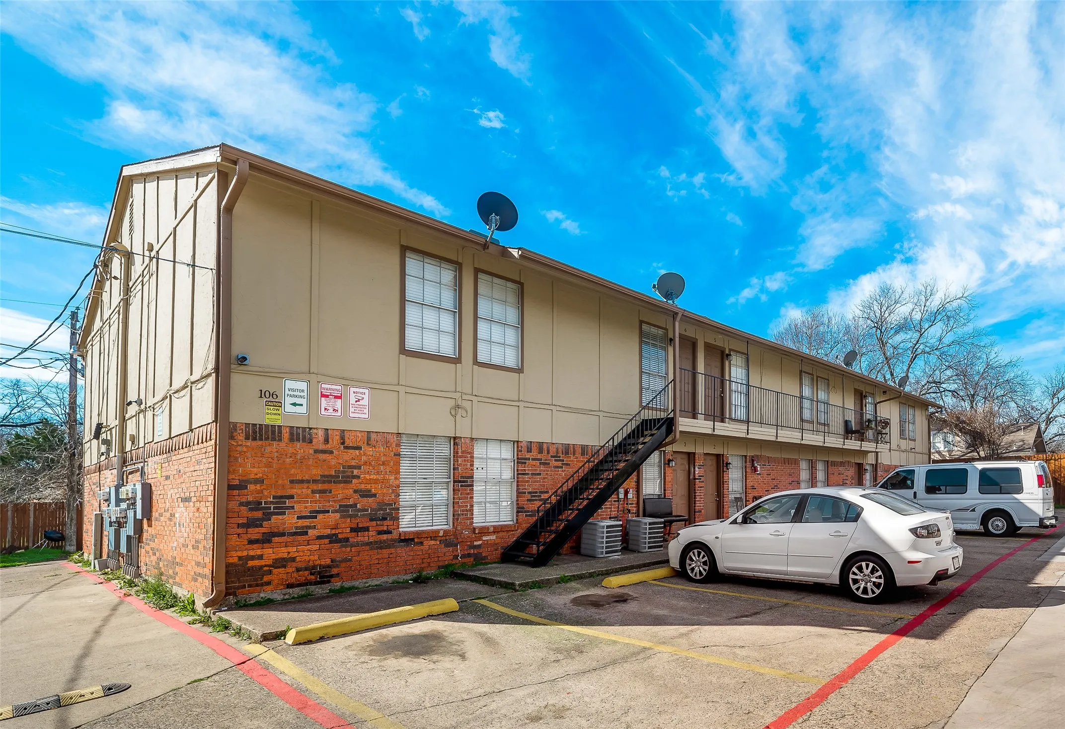 Apartment For Rent in Tarrant County , 108 E Cedar Street, Arlington, Texas 76011, 2 Bedroom, 1 Bathroom, Garage spaces, 700 Sqft, built in 1979, mls#21384761, Real Estate Agent in Arlington, Homes For Rent in Tarrant county, Homes For Rent in Arlington, Realtor in Arlington Texas, Real Estate Brokerage Independent Realty Texas, Luminita Cordes Realtor