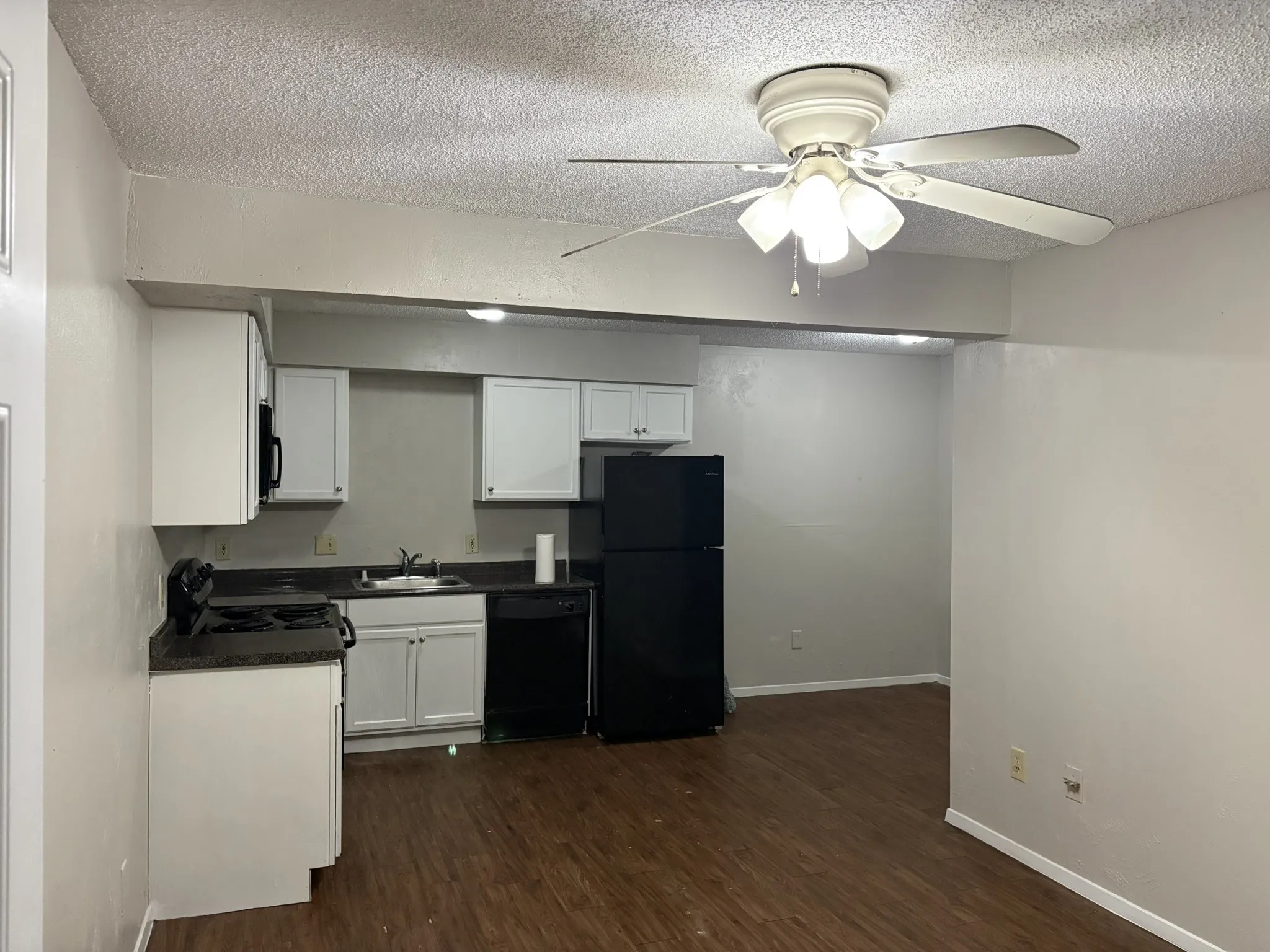 Apartment For Rent in Tarrant County , 108 E Cedar Street, Arlington, Texas 76011, 2 Bedroom, 1 Bathroom, Garage spaces, 700 Sqft, built in 1979, mls#21384761, Real Estate Agent in Arlington, Homes For Rent in Tarrant county, Homes For Rent in Arlington, Realtor in Arlington Texas, Real Estate Brokerage Independent Realty Texas, Luminita Cordes Realtor