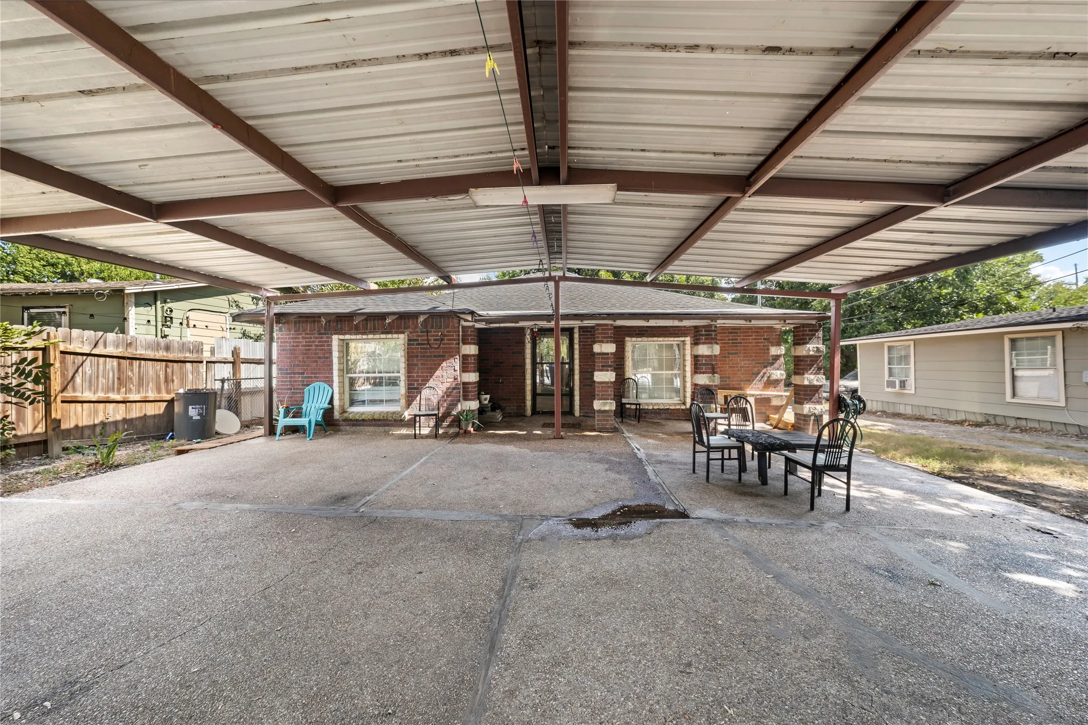 Single Family Residence For Sale in Mc Lennan County , 2400 Park Avenue, Waco, Texas 76706, 3 Bedroom, 1 Bathroom, Garage spaces, 1,309 Sqft, built in 1952, mls#21382137, Real Estate Agent in Waco, Homes For Sale in Mc Lennan county, Homes For Sale in Waco, Realtor in Waco Texas, Real Estate Brokerage Independent Realty Texas, Luminita Cordes Realtor