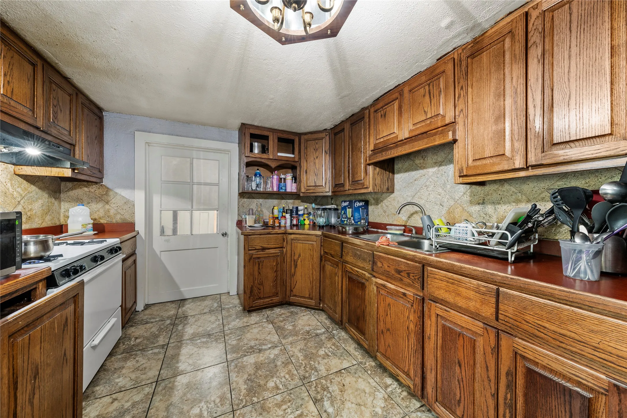 Single Family Residence For Sale in Mc Lennan County , 2400 Park Avenue, Waco, Texas 76706, 3 Bedroom, 1 Bathroom, Garage spaces, 1,309 Sqft, built in 1952, mls#21382137, Real Estate Agent in Waco, Homes For Sale in Mc Lennan county, Homes For Sale in Waco, Realtor in Waco Texas, Real Estate Brokerage Independent Realty Texas, Luminita Cordes Realtor