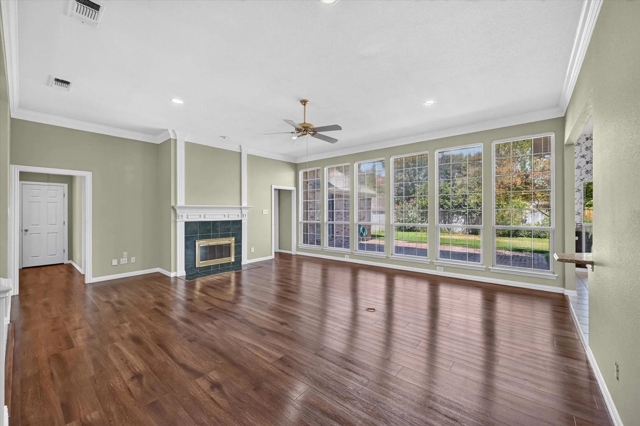 Single Family Residence For Sale in Tarrant County , 1501 New Haven Drive, Mansfield, Texas 76063, 3 Bedroom, 2 Bathroom, 2 Garage spaces, 2,120 Sqft, built in 1995, mls#21384254, Real Estate Agent in Mansfield, Homes For Sale in Tarrant county, Homes For Sale in Mansfield, Realtor in Mansfield Texas, Real Estate Brokerage Independent Realty Texas, Luminita Cordes Realtor