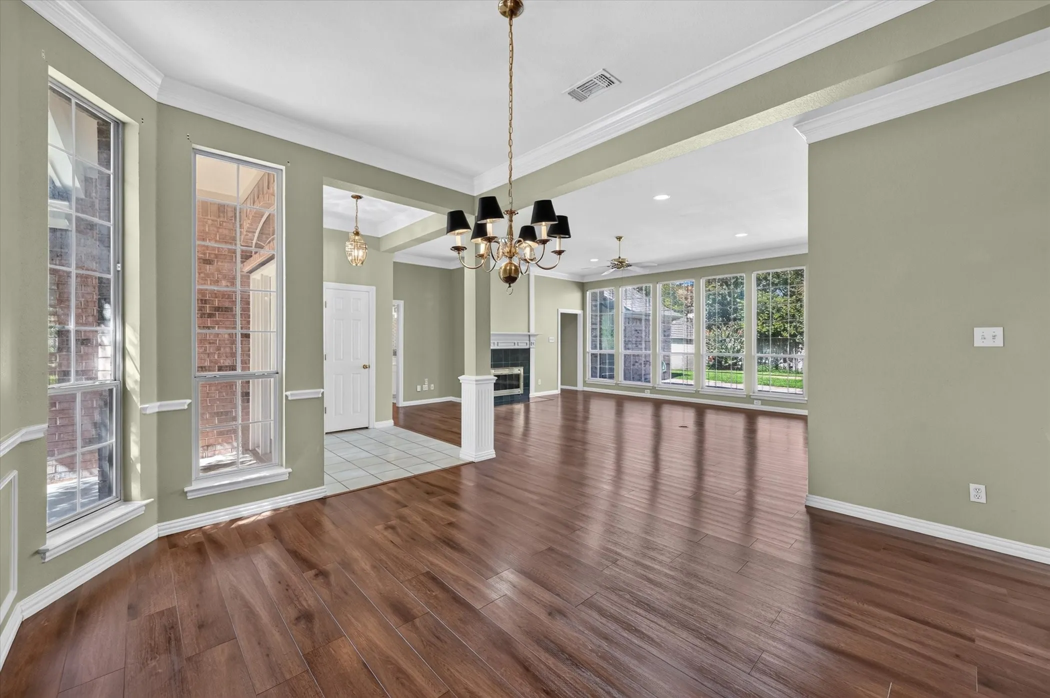 Single Family Residence For Sale in Tarrant County , 1501 New Haven Drive, Mansfield, Texas 76063, 3 Bedroom, 2 Bathroom, 2 Garage spaces, 2,120 Sqft, built in 1995, mls#21384254, Real Estate Agent in Mansfield, Homes For Sale in Tarrant county, Homes For Sale in Mansfield, Realtor in Mansfield Texas, Real Estate Brokerage Independent Realty Texas, Luminita Cordes Realtor