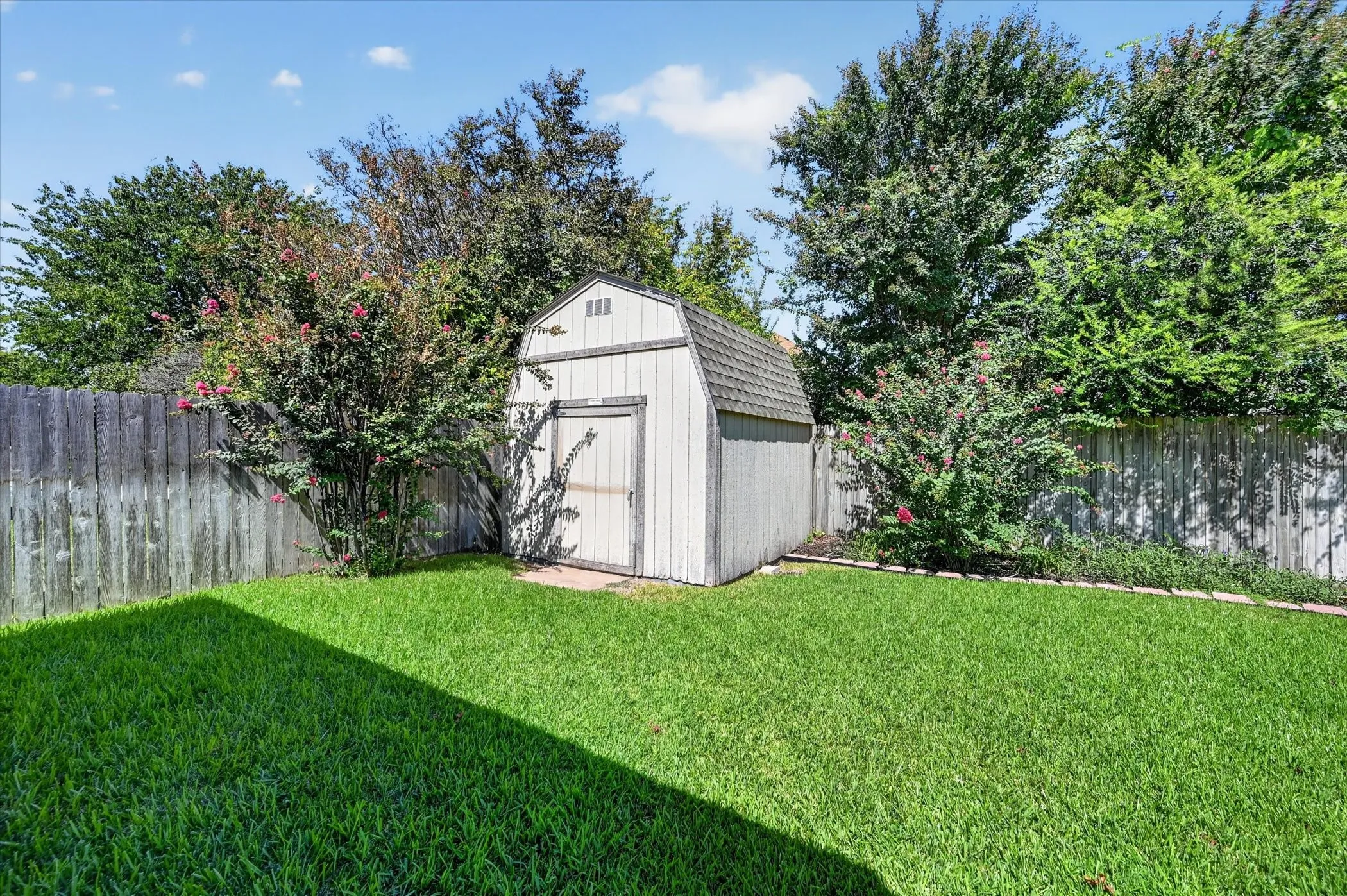 Single Family Residence For Sale in Tarrant County , 1501 New Haven Drive, Mansfield, Texas 76063, 3 Bedroom, 2 Bathroom, 2 Garage spaces, 2,120 Sqft, built in 1995, mls#21384254, Real Estate Agent in Mansfield, Homes For Sale in Tarrant county, Homes For Sale in Mansfield, Realtor in Mansfield Texas, Real Estate Brokerage Independent Realty Texas, Luminita Cordes Realtor
