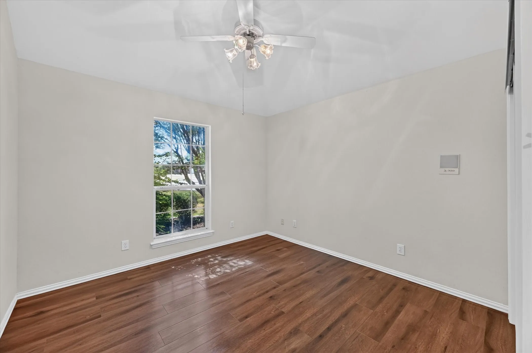 Single Family Residence For Sale in Tarrant County , 1501 New Haven Drive, Mansfield, Texas 76063, 3 Bedroom, 2 Bathroom, 2 Garage spaces, 2,120 Sqft, built in 1995, mls#21384254, Real Estate Agent in Mansfield, Homes For Sale in Tarrant county, Homes For Sale in Mansfield, Realtor in Mansfield Texas, Real Estate Brokerage Independent Realty Texas, Luminita Cordes Realtor