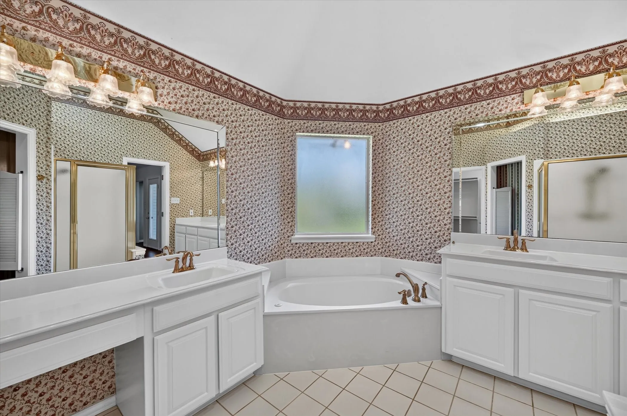 Single Family Residence For Sale in Tarrant County , 1501 New Haven Drive, Mansfield, Texas 76063, 3 Bedroom, 2 Bathroom, 2 Garage spaces, 2,120 Sqft, built in 1995, mls#21384254, Real Estate Agent in Mansfield, Homes For Sale in Tarrant county, Homes For Sale in Mansfield, Realtor in Mansfield Texas, Real Estate Brokerage Independent Realty Texas, Luminita Cordes Realtor