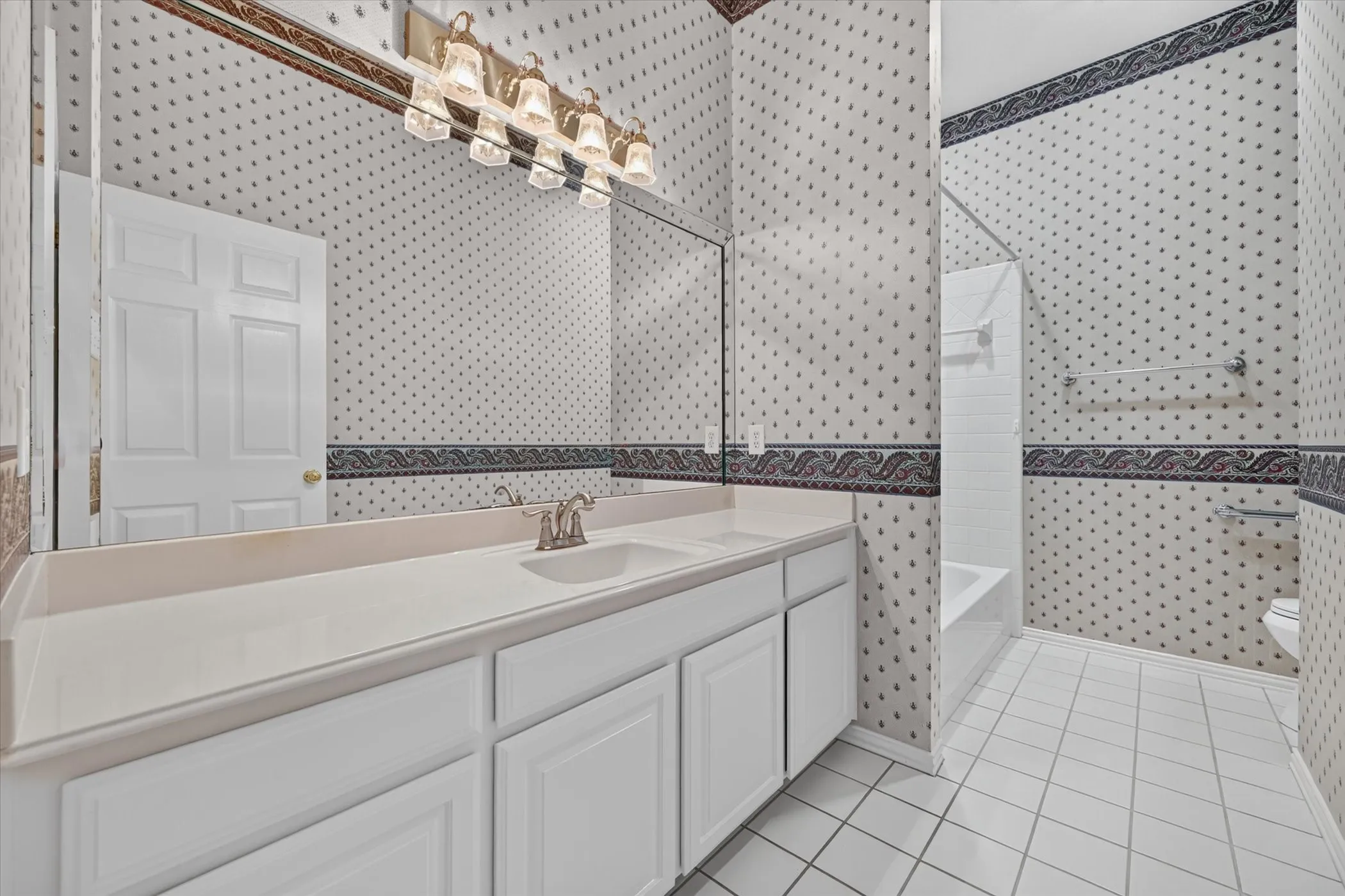 Single Family Residence For Sale in Tarrant County , 1501 New Haven Drive, Mansfield, Texas 76063, 3 Bedroom, 2 Bathroom, 2 Garage spaces, 2,120 Sqft, built in 1995, mls#21384254, Real Estate Agent in Mansfield, Homes For Sale in Tarrant county, Homes For Sale in Mansfield, Realtor in Mansfield Texas, Real Estate Brokerage Independent Realty Texas, Luminita Cordes Realtor