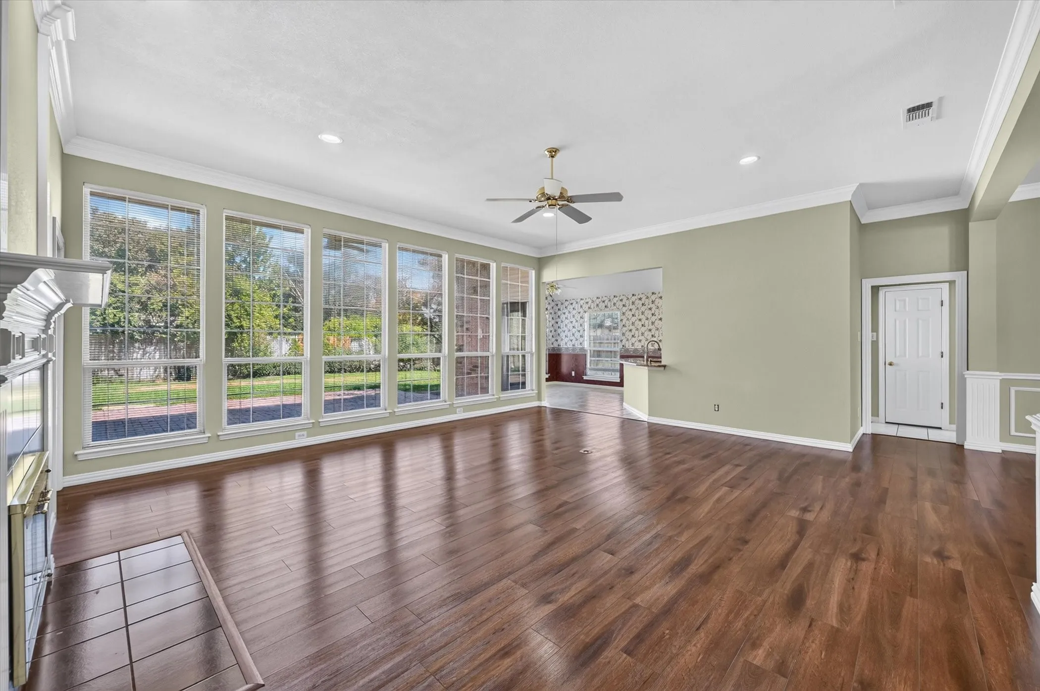 Single Family Residence For Sale in Tarrant County , 1501 New Haven Drive, Mansfield, Texas 76063, 3 Bedroom, 2 Bathroom, 2 Garage spaces, 2,120 Sqft, built in 1995, mls#21384254, Real Estate Agent in Mansfield, Homes For Sale in Tarrant county, Homes For Sale in Mansfield, Realtor in Mansfield Texas, Real Estate Brokerage Independent Realty Texas, Luminita Cordes Realtor