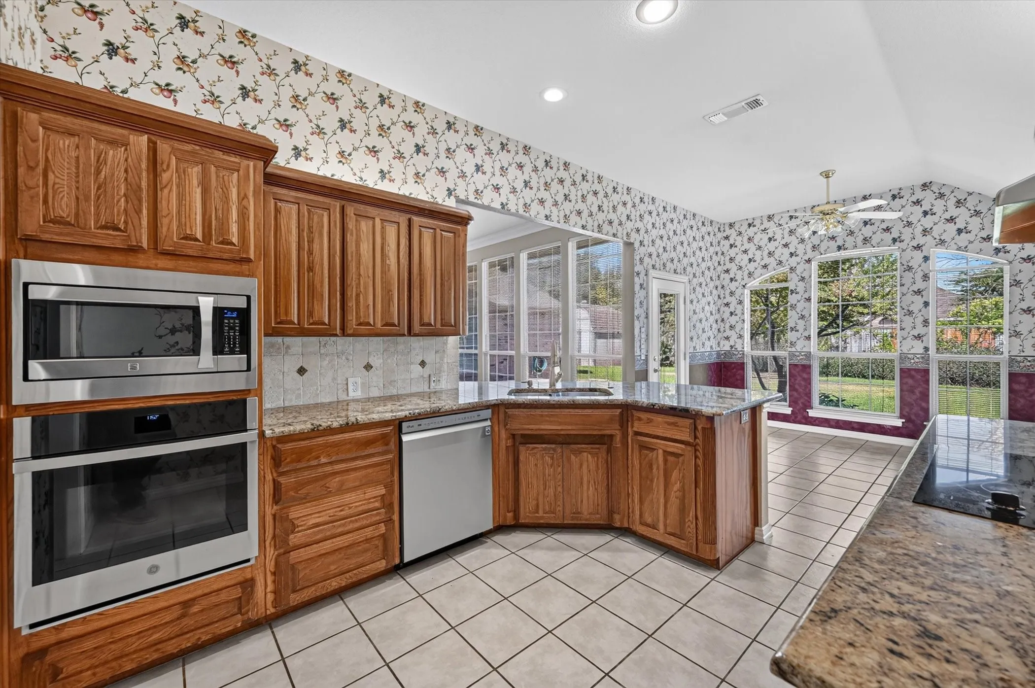 Single Family Residence For Sale in Tarrant County , 1501 New Haven Drive, Mansfield, Texas 76063, 3 Bedroom, 2 Bathroom, 2 Garage spaces, 2,120 Sqft, built in 1995, mls#21384254, Real Estate Agent in Mansfield, Homes For Sale in Tarrant county, Homes For Sale in Mansfield, Realtor in Mansfield Texas, Real Estate Brokerage Independent Realty Texas, Luminita Cordes Realtor