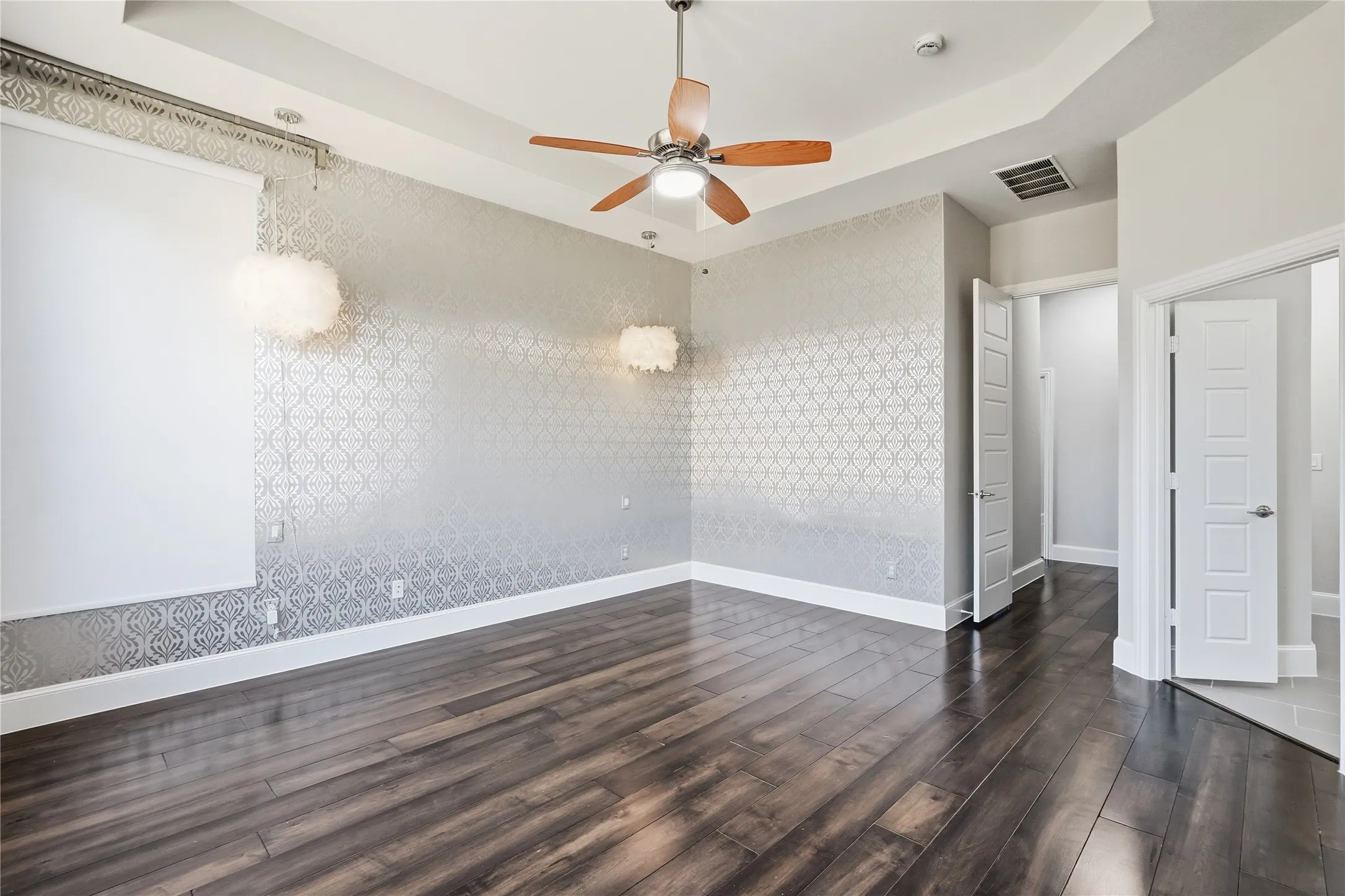 Single Family Residence For Sale in Denton County , 4216 Vista Terrace Drive, Frisco, Texas 75036, 5 Bedroom, 4 Bathroom, 3 Garage spaces, 3,875 Sqft, built in 2013, mls#21377055, Real Estate Agent in Frisco, Homes For Sale in Denton county, Homes For Sale in Frisco, Realtor in Frisco Texas, Real Estate Brokerage Independent Realty Texas, Luminita Cordes Realtor