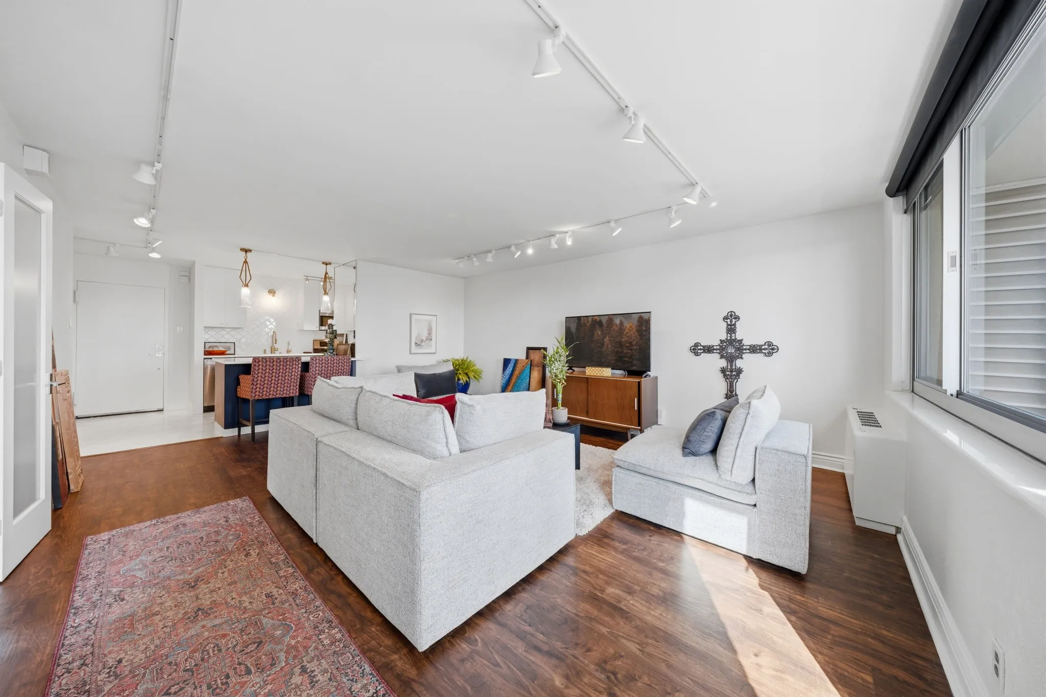 Condominium For Sale in Dallas County , 3883 Turtle Creek Boulevard 909, Dallas, Texas 75219, 1 Bedroom, 1 Bathroom, 1 Garage spaces, 787 Sqft, built in 1963, mls#21384672, Real Estate Agent in Dallas, Homes For Sale in Dallas county, Homes For Sale in Dallas, Realtor in Dallas Texas, Real Estate Brokerage Independent Realty Texas, Luminita Cordes Realtor