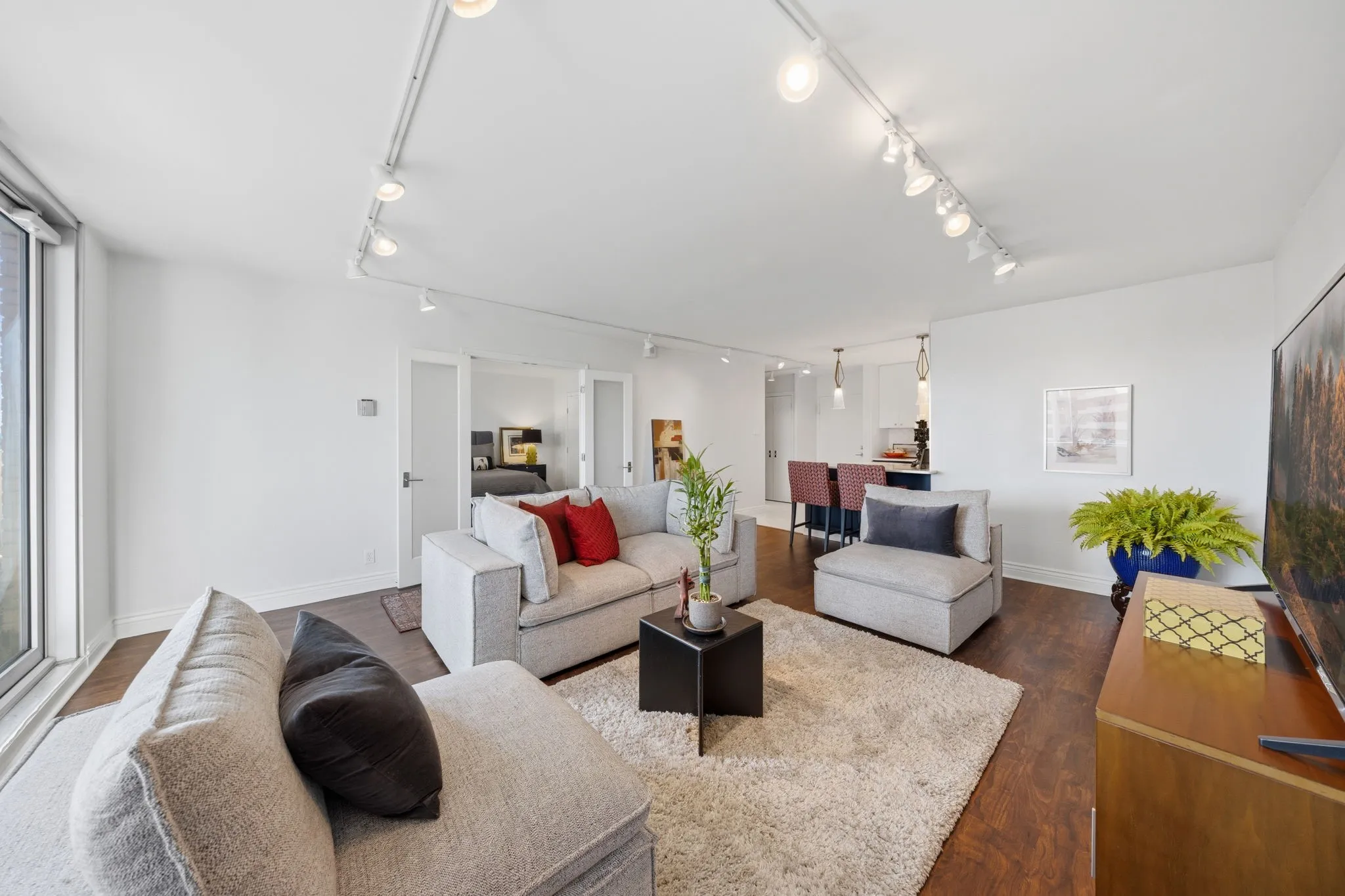 Condominium For Sale in Dallas County , 3883 Turtle Creek Boulevard 909, Dallas, Texas 75219, 1 Bedroom, 1 Bathroom, 1 Garage spaces, 787 Sqft, built in 1963, mls#21384672, Real Estate Agent in Dallas, Homes For Sale in Dallas county, Homes For Sale in Dallas, Realtor in Dallas Texas, Real Estate Brokerage Independent Realty Texas, Luminita Cordes Realtor