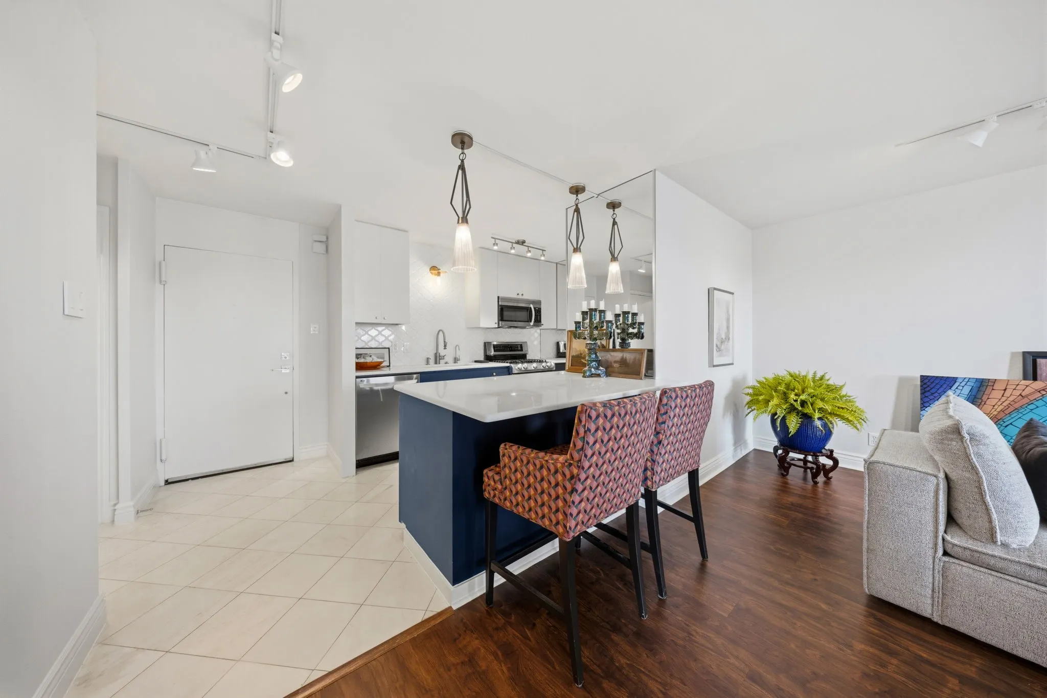 Condominium For Sale in Dallas County , 3883 Turtle Creek Boulevard 909, Dallas, Texas 75219, 1 Bedroom, 1 Bathroom, 1 Garage spaces, 787 Sqft, built in 1963, mls#21384672, Real Estate Agent in Dallas, Homes For Sale in Dallas county, Homes For Sale in Dallas, Realtor in Dallas Texas, Real Estate Brokerage Independent Realty Texas, Luminita Cordes Realtor