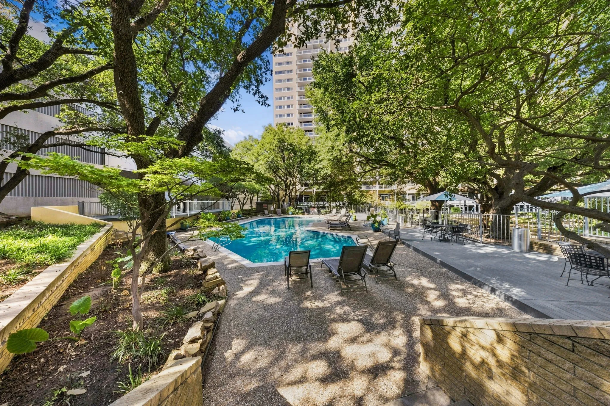 Condominium For Sale in Dallas County , 3883 Turtle Creek Boulevard 909, Dallas, Texas 75219, 1 Bedroom, 1 Bathroom, 1 Garage spaces, 787 Sqft, built in 1963, mls#21384672, Real Estate Agent in Dallas, Homes For Sale in Dallas county, Homes For Sale in Dallas, Realtor in Dallas Texas, Real Estate Brokerage Independent Realty Texas, Luminita Cordes Realtor