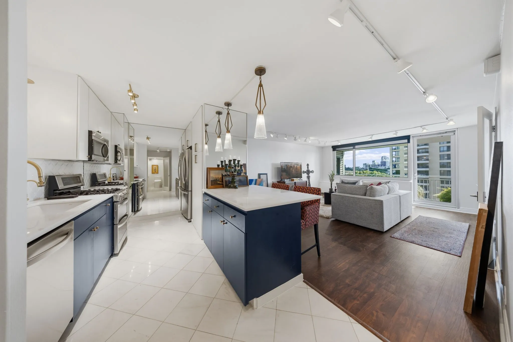 Condominium For Sale in Dallas County , 3883 Turtle Creek Boulevard 909, Dallas, Texas 75219, 1 Bedroom, 1 Bathroom, 1 Garage spaces, 787 Sqft, built in 1963, mls#21384672, Real Estate Agent in Dallas, Homes For Sale in Dallas county, Homes For Sale in Dallas, Realtor in Dallas Texas, Real Estate Brokerage Independent Realty Texas, Luminita Cordes Realtor