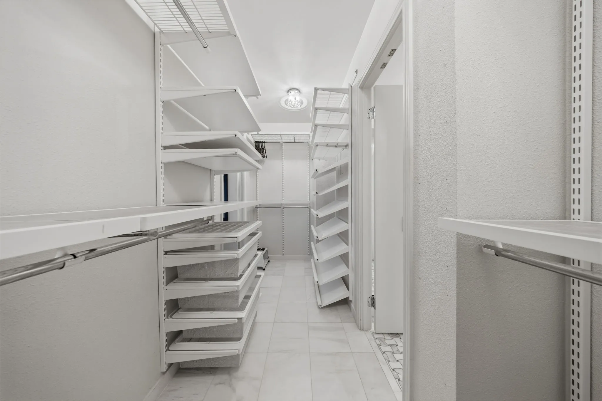 Condominium For Sale in Dallas County , 3883 Turtle Creek Boulevard 909, Dallas, Texas 75219, 1 Bedroom, 1 Bathroom, 1 Garage spaces, 787 Sqft, built in 1963, mls#21384672, Real Estate Agent in Dallas, Homes For Sale in Dallas county, Homes For Sale in Dallas, Realtor in Dallas Texas, Real Estate Brokerage Independent Realty Texas, Luminita Cordes Realtor