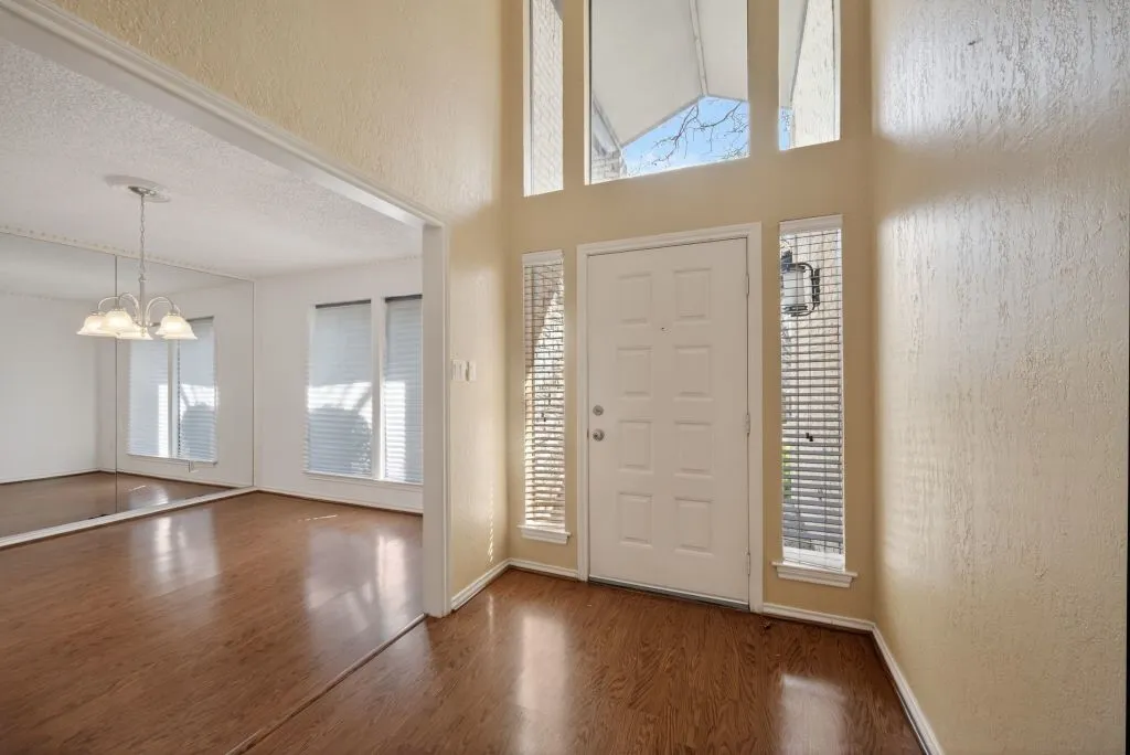 Single Family Residence For Sale in Tarrant County , 1800 High Vista Court, Fort Worth, Texas 76112, 4 Bedroom, 3 Bathroom, 2 Garage spaces, 2,625 Sqft, built in 1979, mls#21384778, Real Estate Agent in Fort Worth, Homes For Sale in Tarrant county, Homes For Sale in Fort Worth, Realtor in Fort Worth Texas, Real Estate Brokerage Independent Realty Texas, Luminita Cordes Realtor