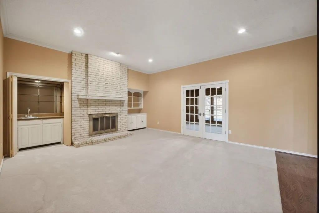 Single Family Residence For Sale in Tarrant County , 1800 High Vista Court, Fort Worth, Texas 76112, 4 Bedroom, 3 Bathroom, 2 Garage spaces, 2,625 Sqft, built in 1979, mls#21384778, Real Estate Agent in Fort Worth, Homes For Sale in Tarrant county, Homes For Sale in Fort Worth, Realtor in Fort Worth Texas, Real Estate Brokerage Independent Realty Texas, Luminita Cordes Realtor