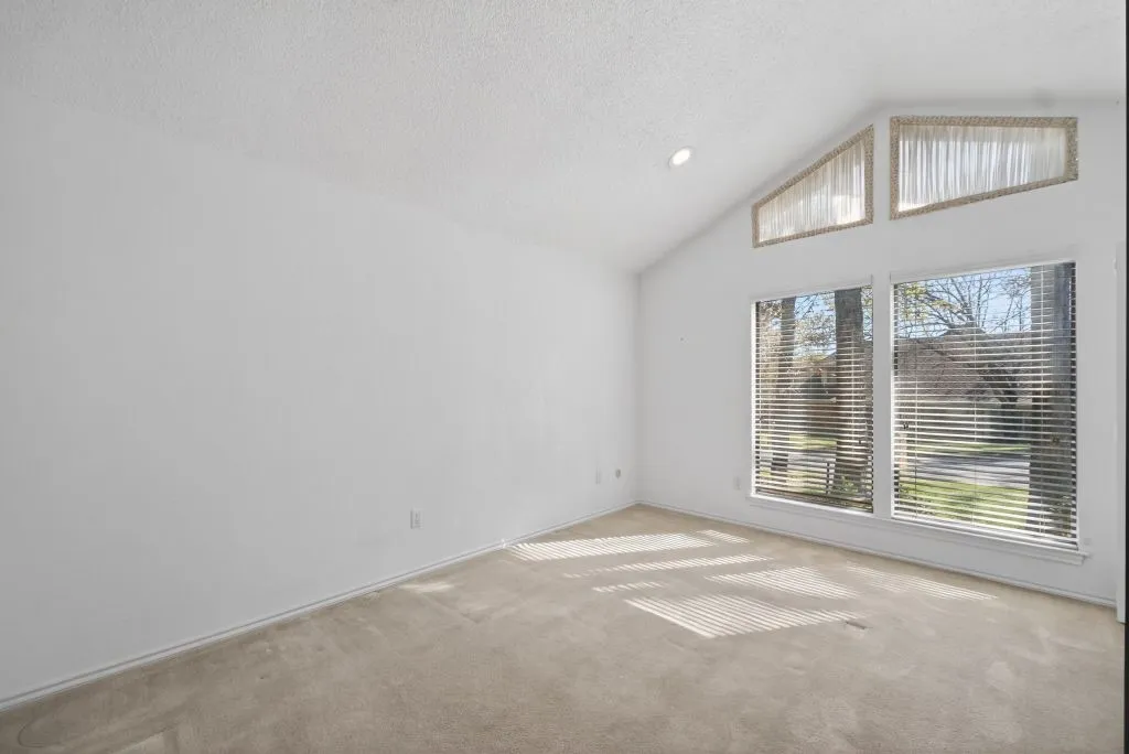 Single Family Residence For Sale in Tarrant County , 1800 High Vista Court, Fort Worth, Texas 76112, 4 Bedroom, 3 Bathroom, 2 Garage spaces, 2,625 Sqft, built in 1979, mls#21384778, Real Estate Agent in Fort Worth, Homes For Sale in Tarrant county, Homes For Sale in Fort Worth, Realtor in Fort Worth Texas, Real Estate Brokerage Independent Realty Texas, Luminita Cordes Realtor