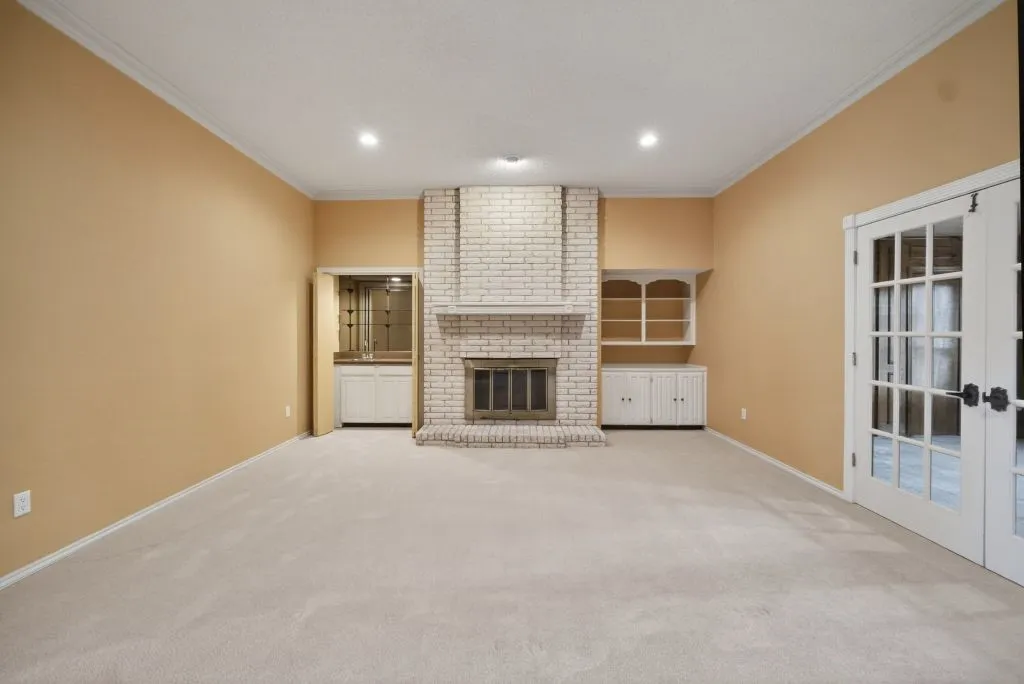 Single Family Residence For Sale in Tarrant County , 1800 High Vista Court, Fort Worth, Texas 76112, 4 Bedroom, 3 Bathroom, 2 Garage spaces, 2,625 Sqft, built in 1979, mls#21384778, Real Estate Agent in Fort Worth, Homes For Sale in Tarrant county, Homes For Sale in Fort Worth, Realtor in Fort Worth Texas, Real Estate Brokerage Independent Realty Texas, Luminita Cordes Realtor