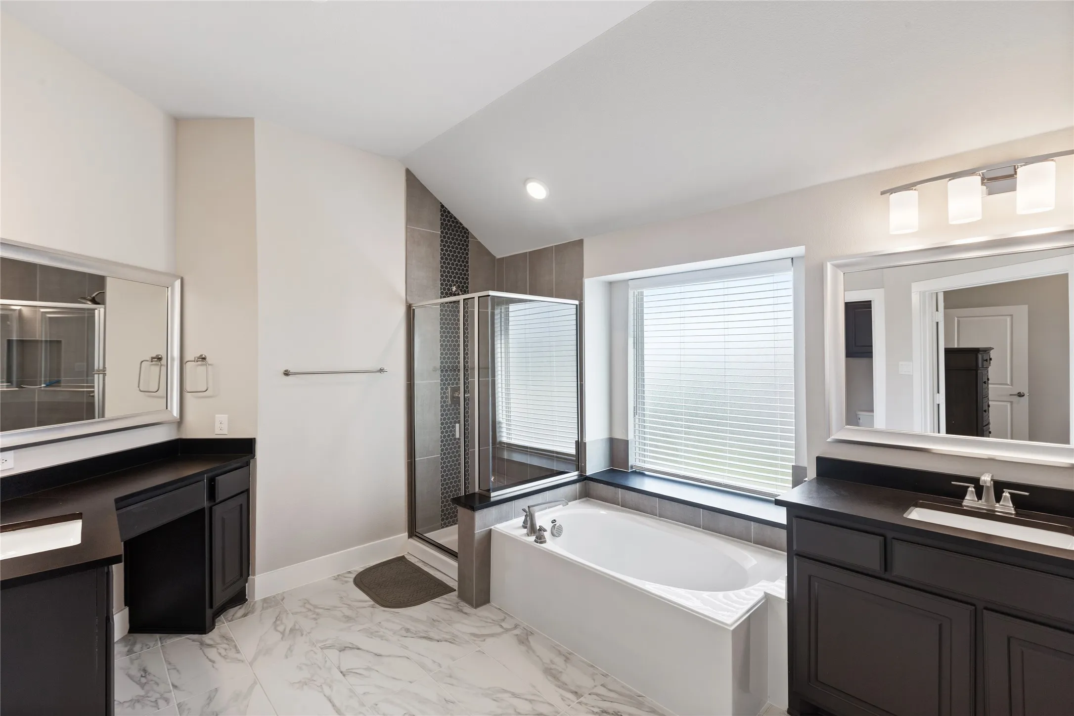 Single Family Residence For Rent in Dallas County , 1938 Silver Creek Lane, Cedar Hill, Texas 75104, 5 Bedroom, 5 Bathroom, 3 Garage spaces, 4,228 Sqft, built in 2024, mls#21384754, Real Estate Agent in Cedar Hill, Homes For Rent in Dallas county, Homes For Rent in Cedar Hill, Realtor in Cedar Hill Texas, Real Estate Brokerage Independent Realty Texas, Luminita Cordes Realtor
